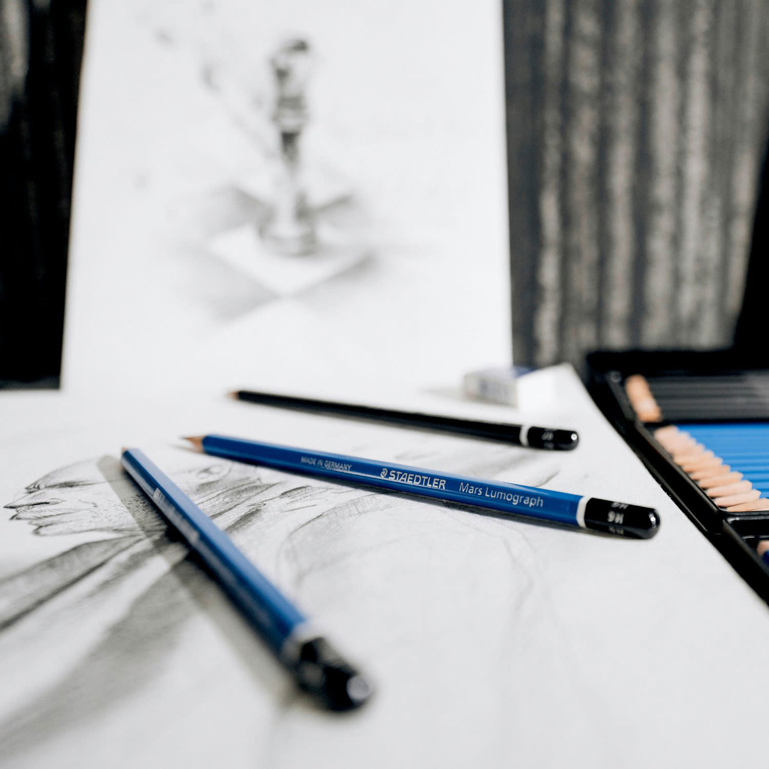 Κάνε κλικ για να δεις την εικόνα 8 του Staedtler Μολύβια Σχεδίου & Pigment Μαρκαδόροι & Ξύστρα Διπλή & Γόμα 12τεμ.