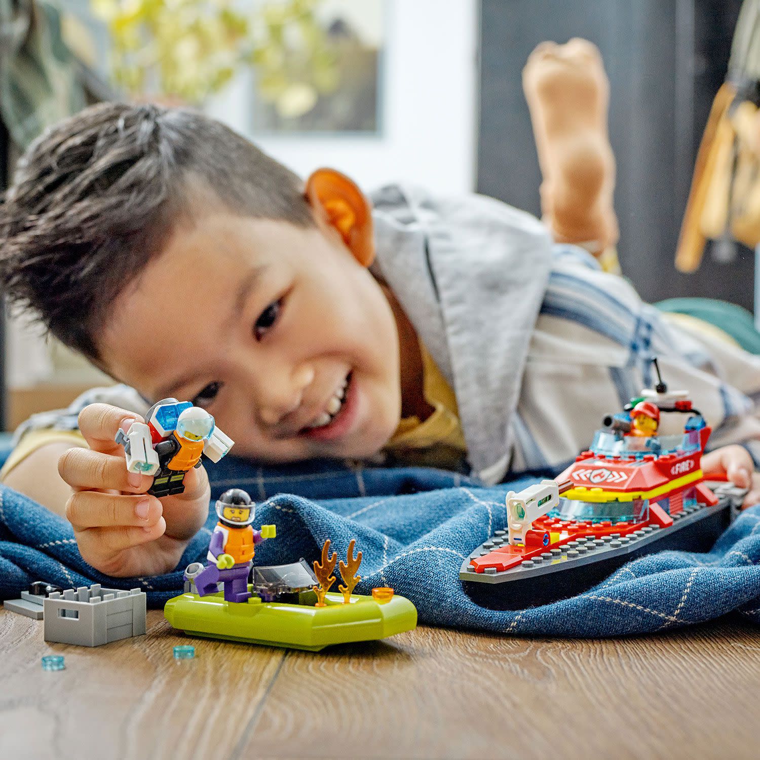 Κάνε κλικ για να δεις την εικόνα 9 του LEGO City Fire Rescue Boat 60373