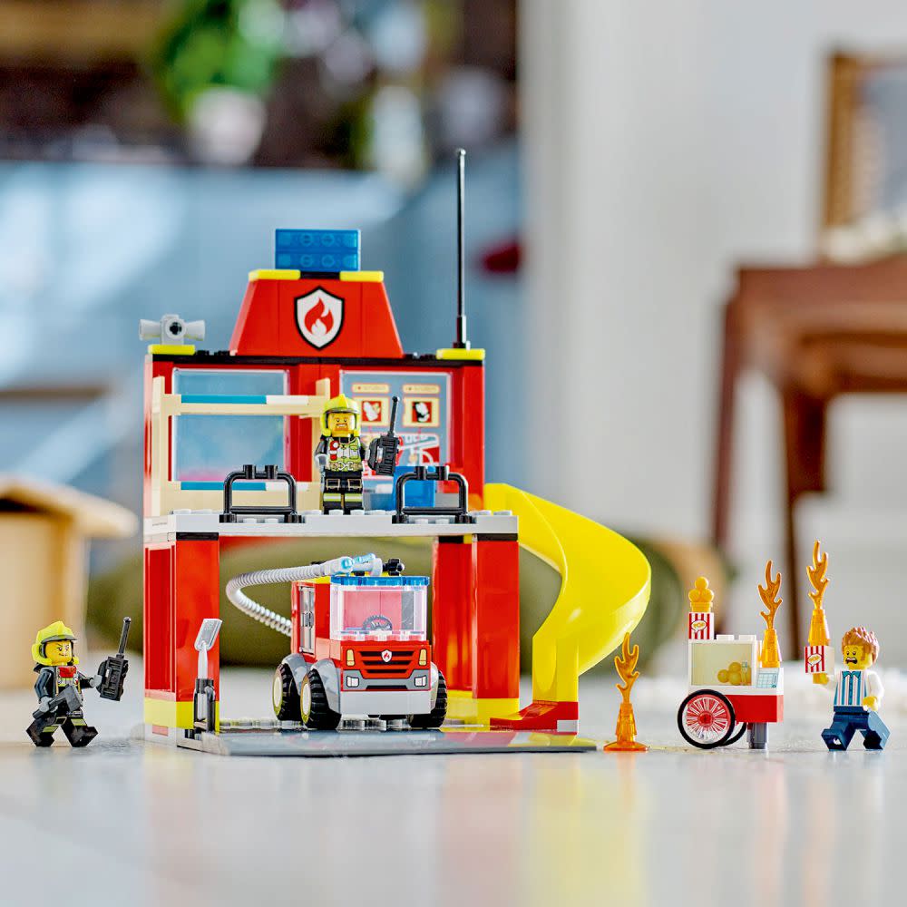 Εικόνα 8 του LEGO City Fire Station and Fire Truck 60375