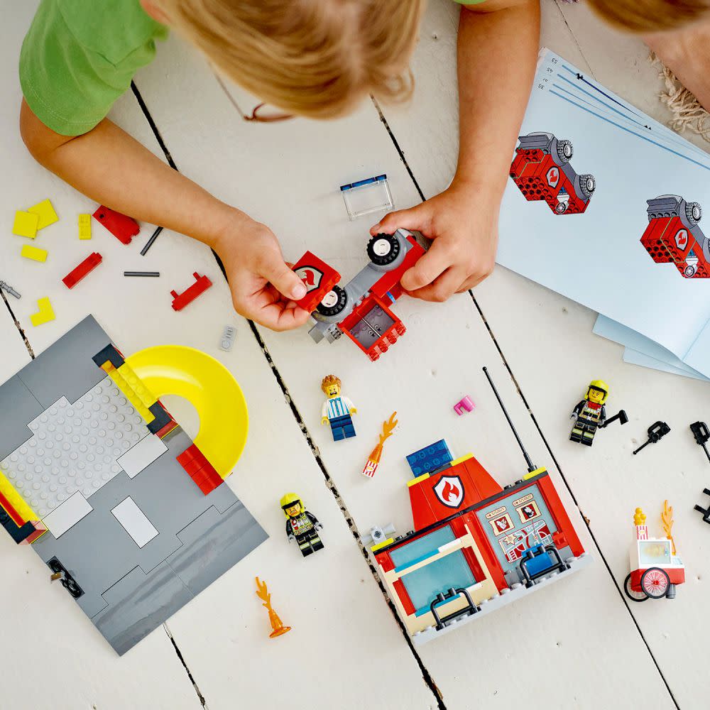 Εικόνα 9 του LEGO City Fire Station and Fire Truck 60375