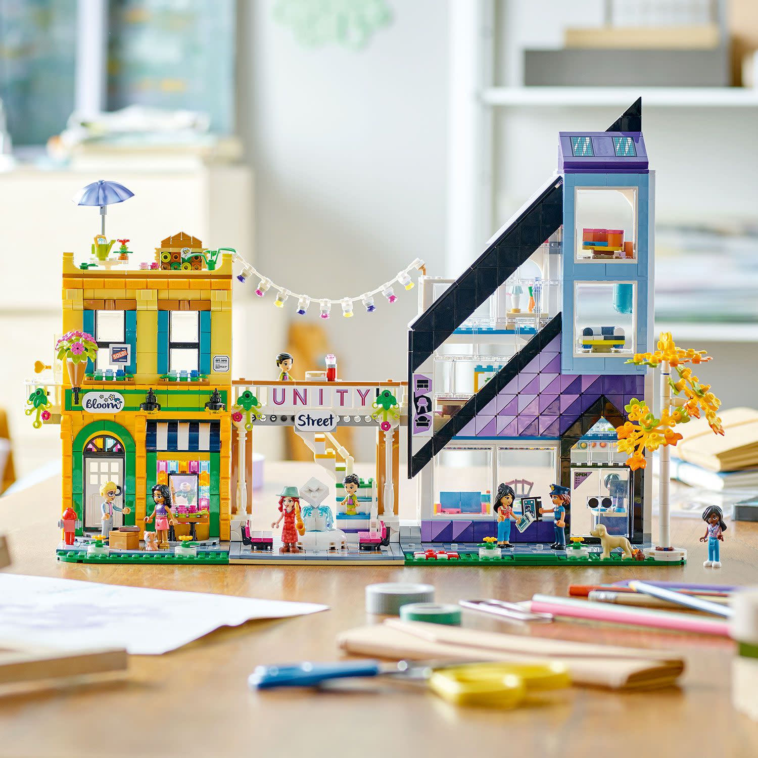 Εικόνα 8 του LEGO Friends  Downtown Flower and Design Stores 41732