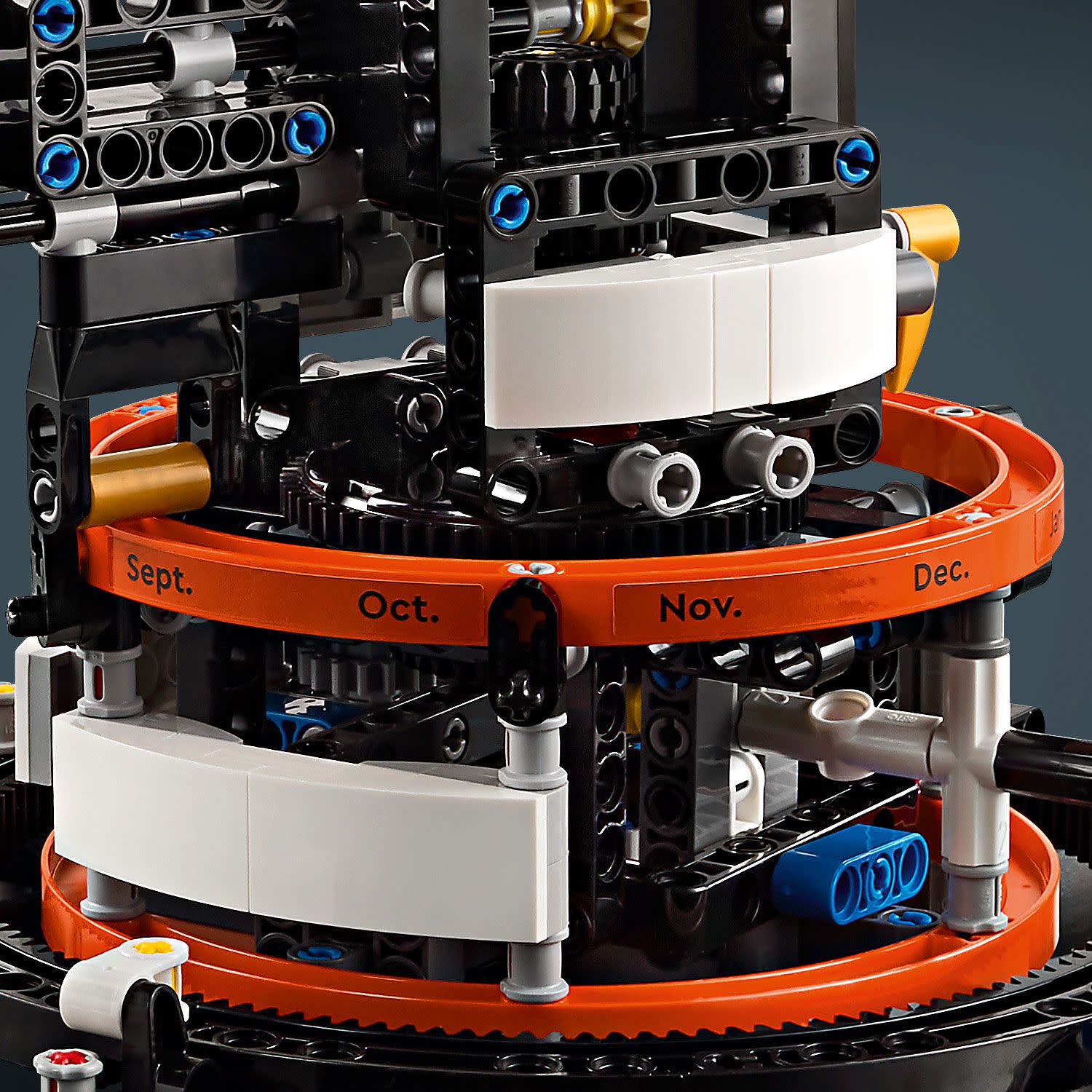Κάνε κλικ για να δεις την εικόνα 5 του LEGO Planet Earth And Moon In Orbit 42179