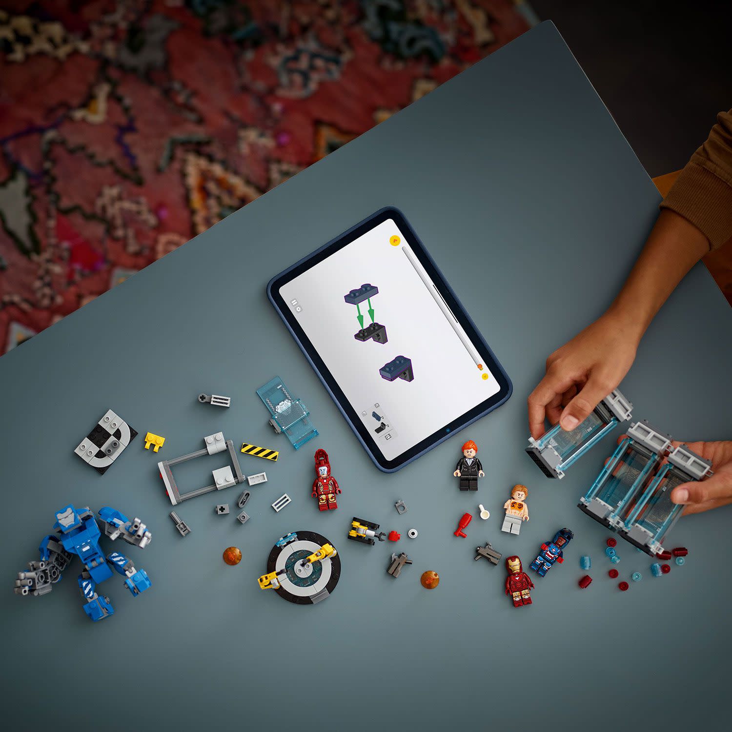 Εικόνα 3 του LEGO 76315 Το Εργαστήριο του Άιρον Μαν: Η Αίθουσα Στολών