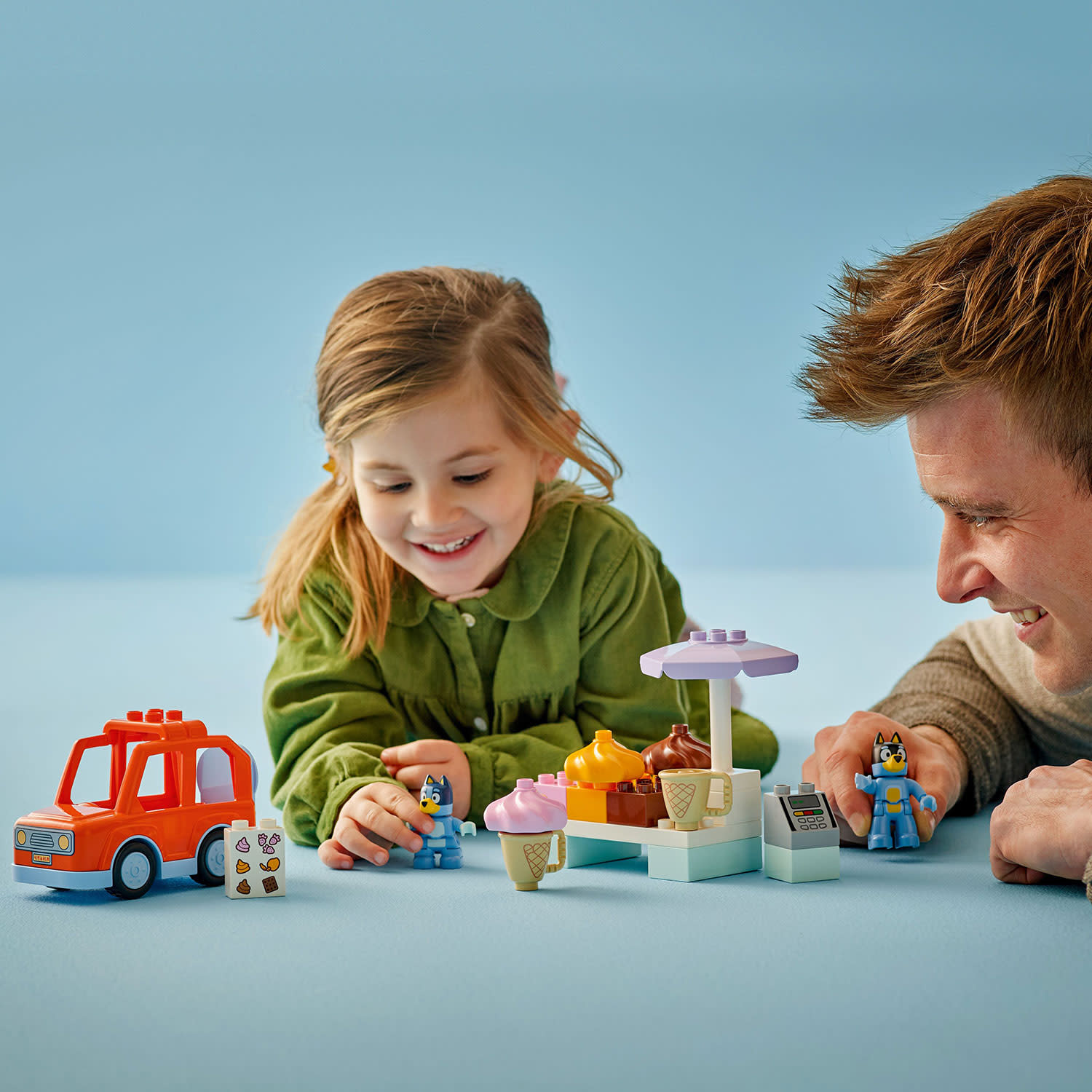 Κάνε κλικ για να δεις την εικόνα 4 του LEGO DUPLO® Bluey Βόλτα για Παγωτό με τη Μπλούι 10458