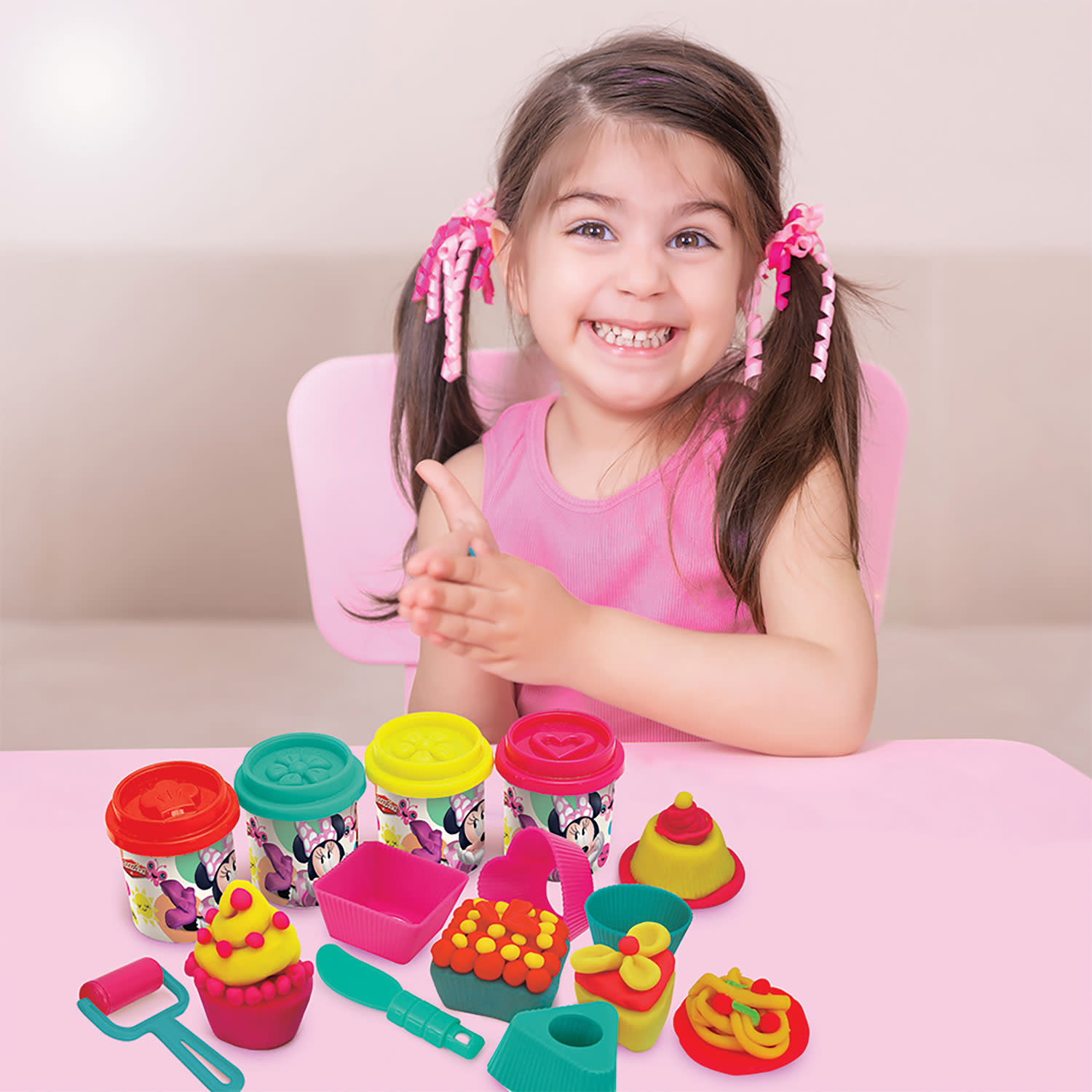 Εικόνα 4 του Κουβαδάκι Με 4 Βαζάκια Πλαστελίνης 2OZ Και Εργαλεία Minnie - Assorted (03571)