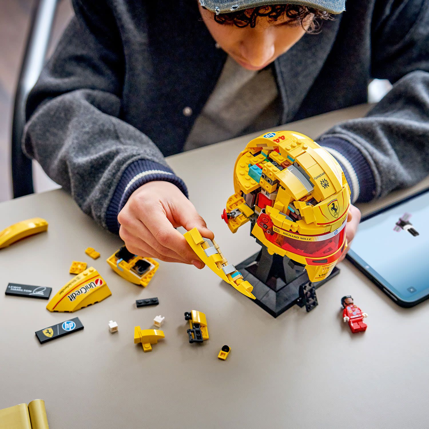 Εικόνα 4 του LEGO Editions Scuderia Ferrari HP Κράνος Lewis Hamilton 43022