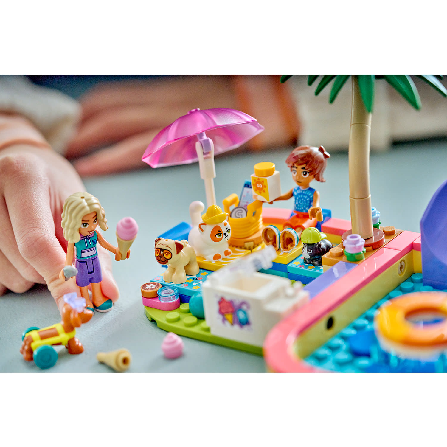 Κάνε κλικ για να δεις την εικόνα 4 του LEGO Friends Ημέρα Διασκέδασης στο Πάρκο με Νεροτσουλήθρες 42676