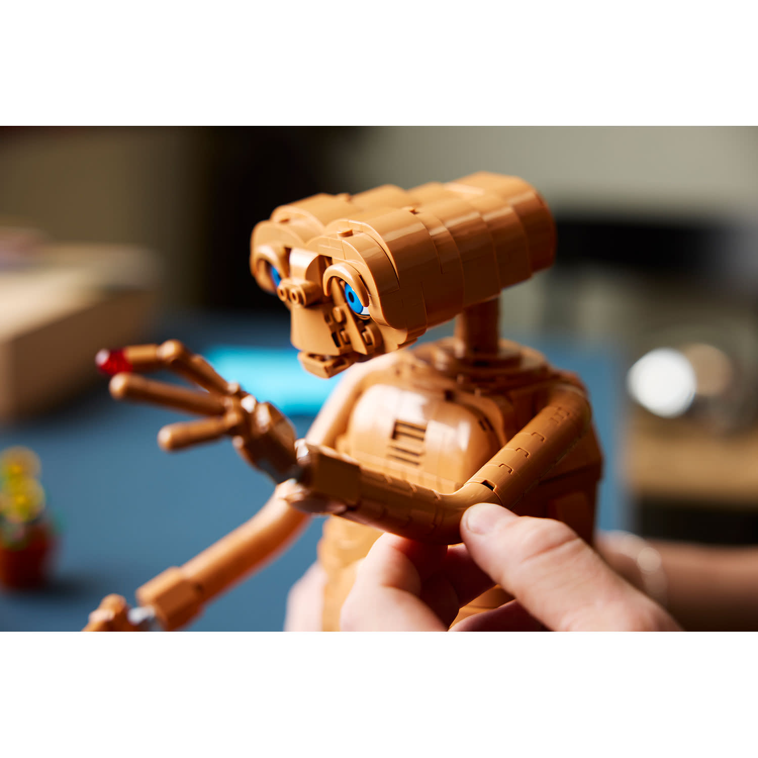 Κάνε κλικ για να δεις την εικόνα 4 του LEGO Ideas E.T. the Extra-Terrestrial 21370