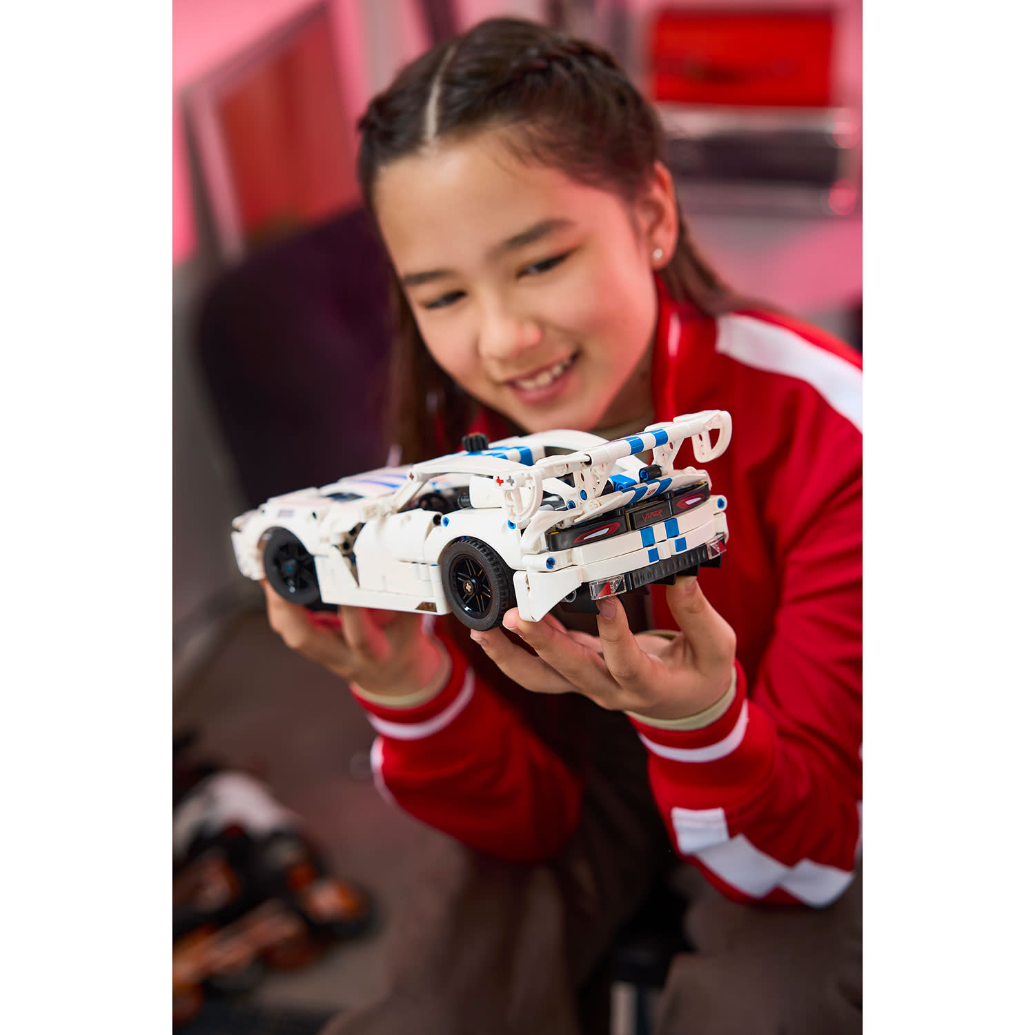 Κάνε κλικ για να δεις την εικόνα 4 του LEGO Technic Dodge Viper Gts-R Sports Car 42234
