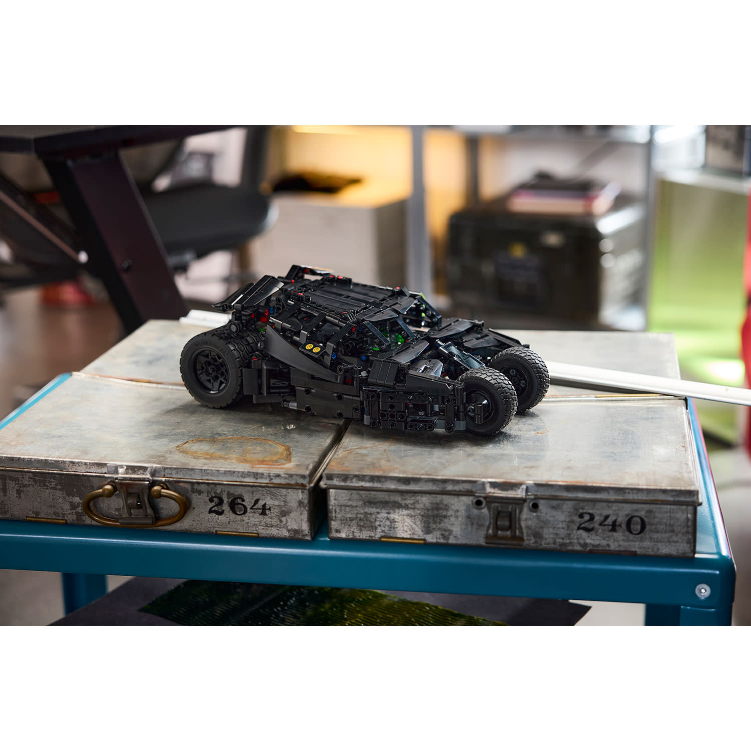 Κάνε κλικ για να δεις την εικόνα 5 του LEGO Technic Batmobile™ Tumbler 42239
