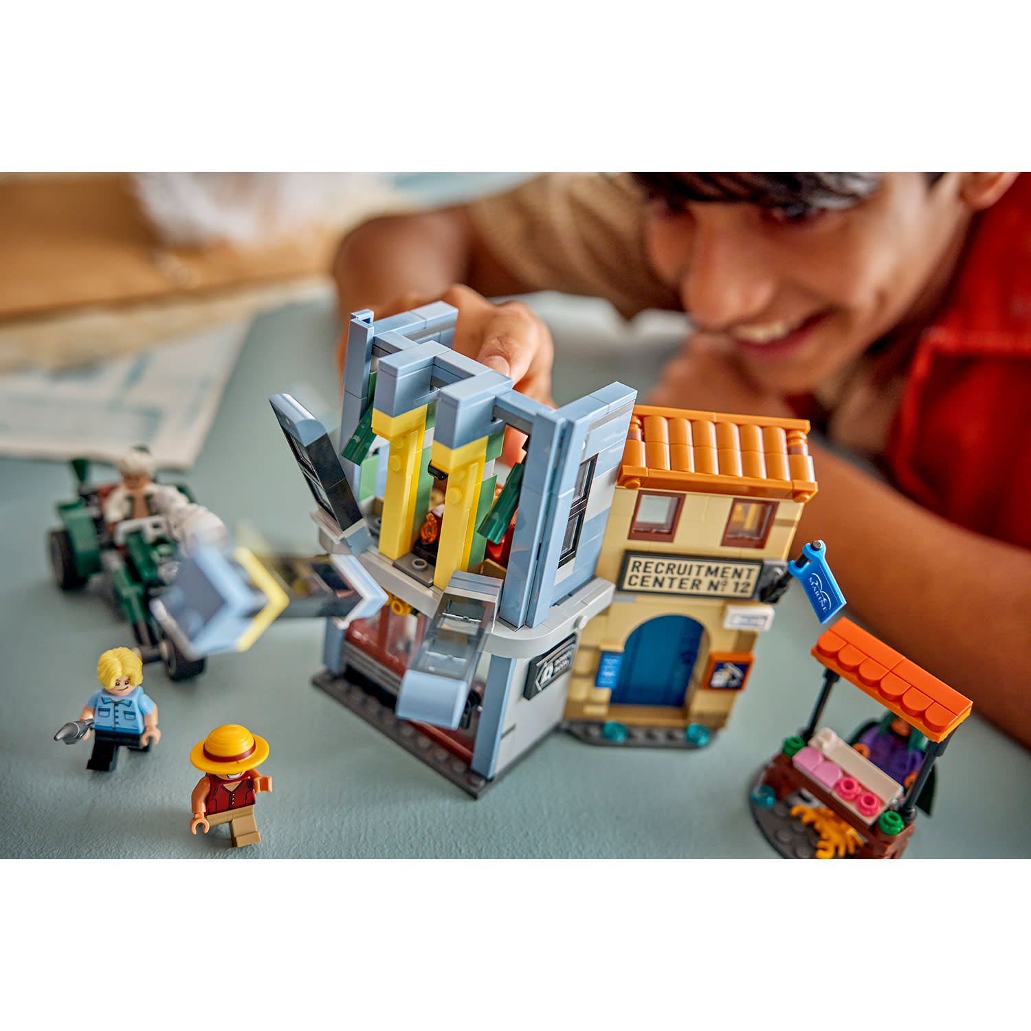 Κάνε κλικ για να δεις την εικόνα 4 του LEGO One Piece Showdown With Captain Smoker 75642