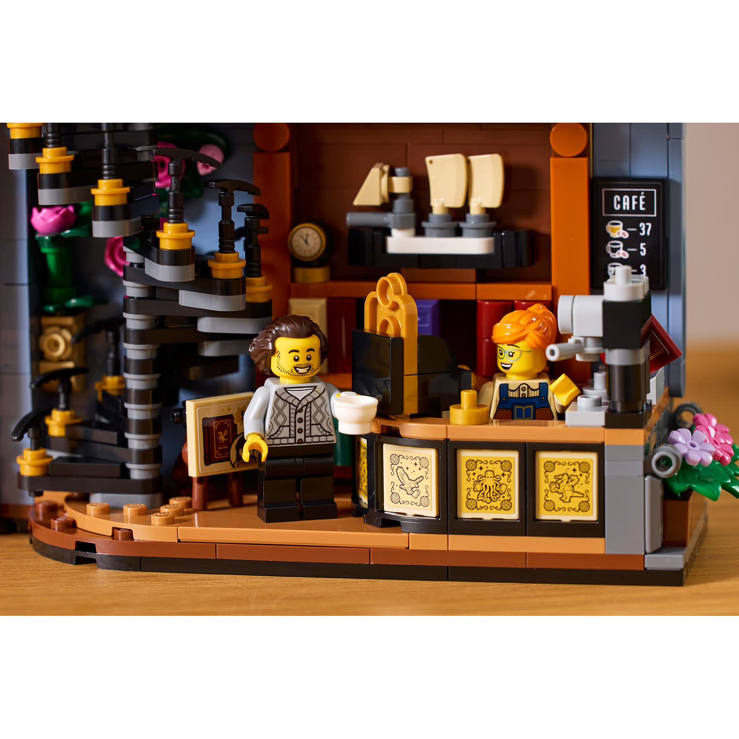 Κάνε κλικ για να δεις την εικόνα 5 του LEGO Icons Βιβλιοστάτης Βιβλιοπωλείο 11379