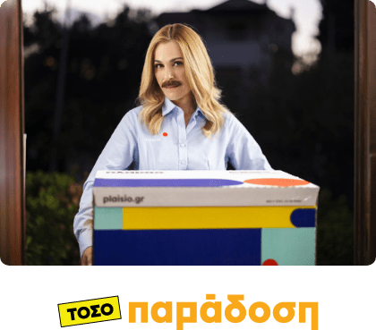 Η Τζένη Μπότση σε ένα κατάστημα Πλαίσιο δείχνει τις black Friday προσφορές σε πελάτες.