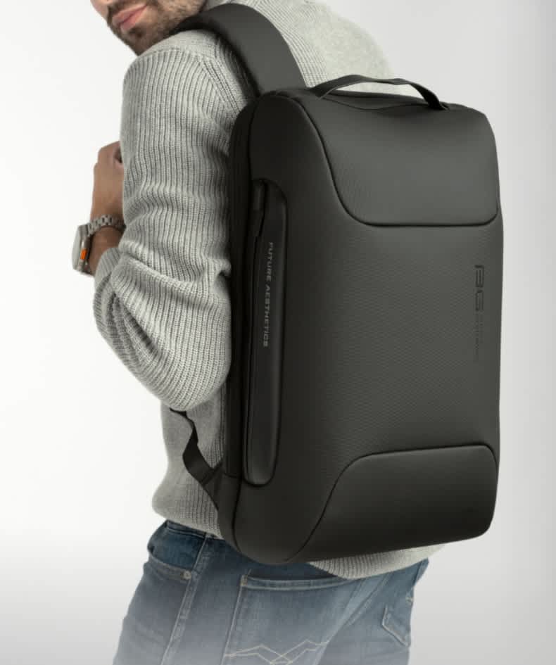 Plaisio backpacks