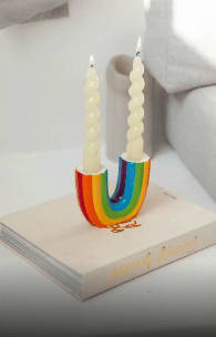 Χρωματιστό κεραμικό κηροπήγιο σε σχήμα ουράνιου τόξου με δύο κεριά