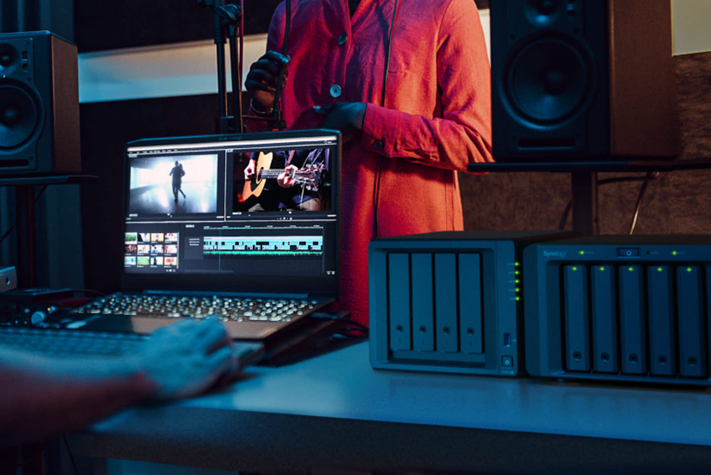 3290069-Tile-2-Synology-DX517