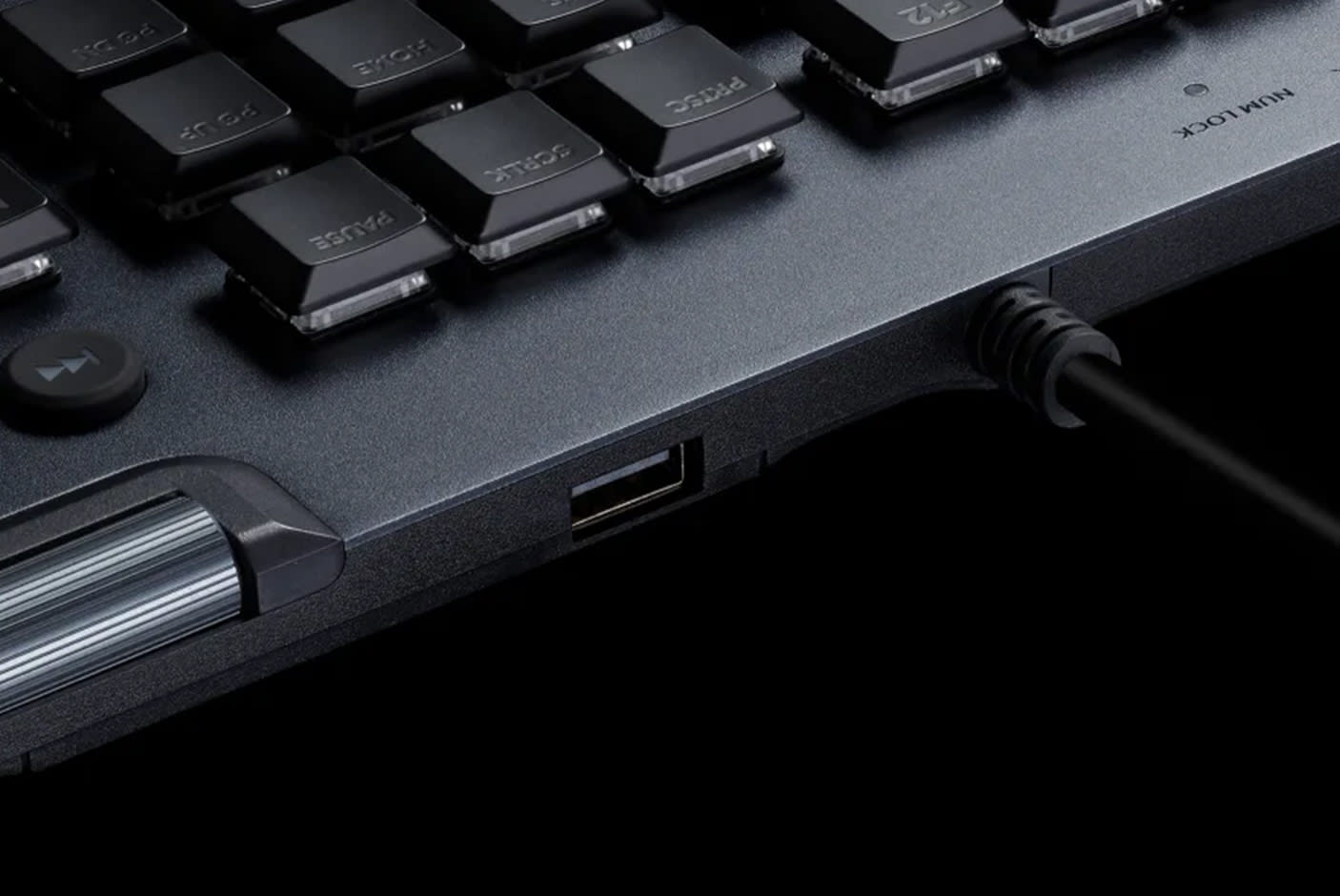 3574768-Tile-6-Logitech-G815-LightSync