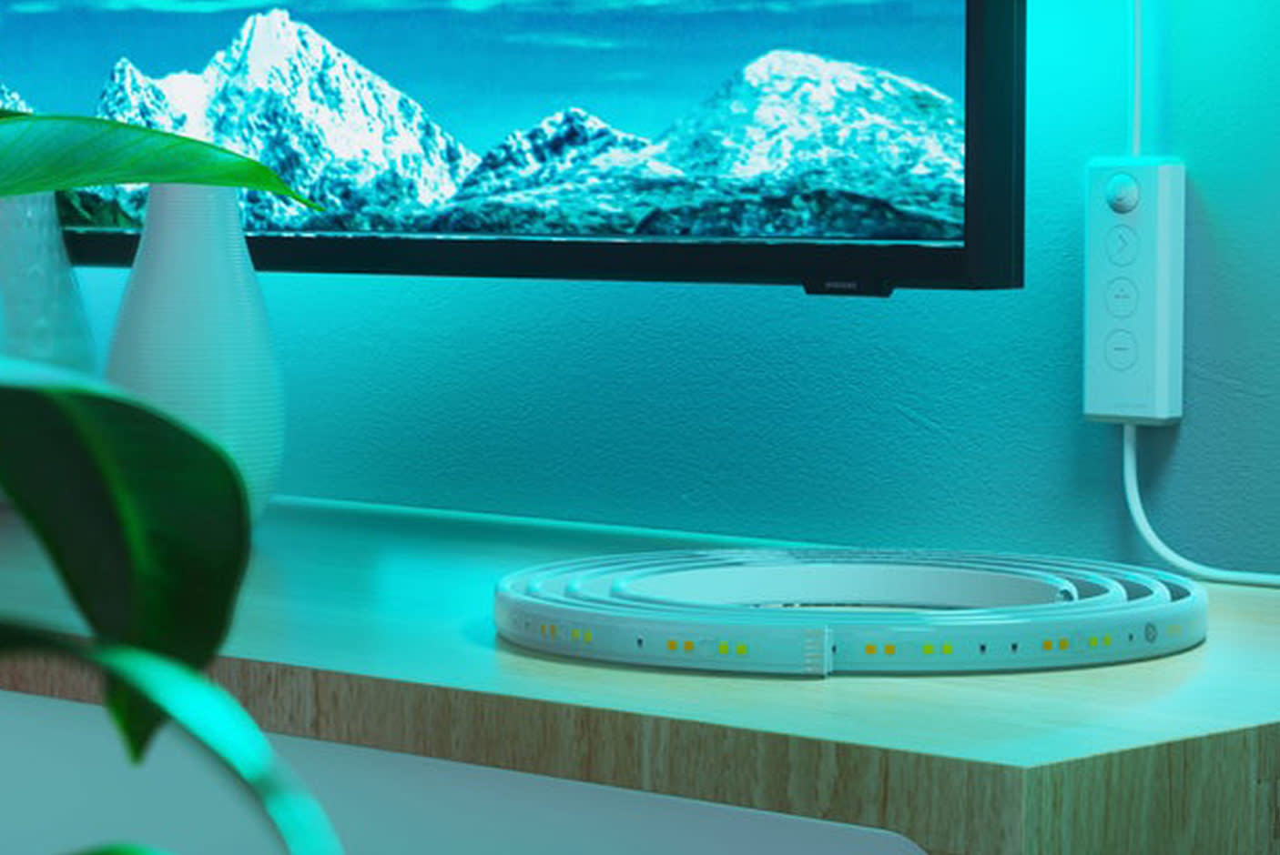 3596176-Tile-3-Essentials-Lightstrip-Voice