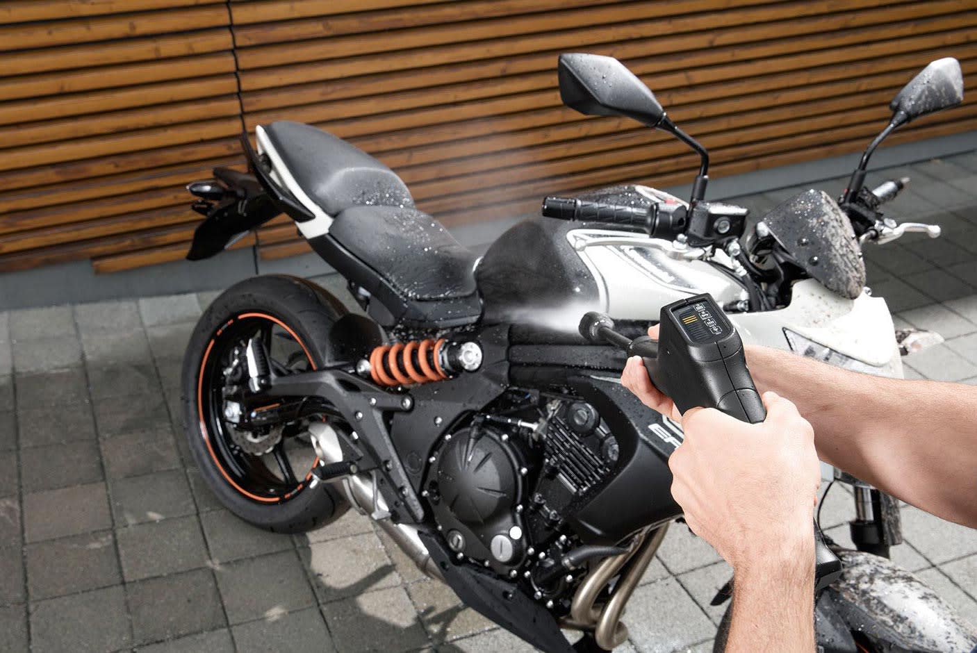 3721884_TILE1_fce700