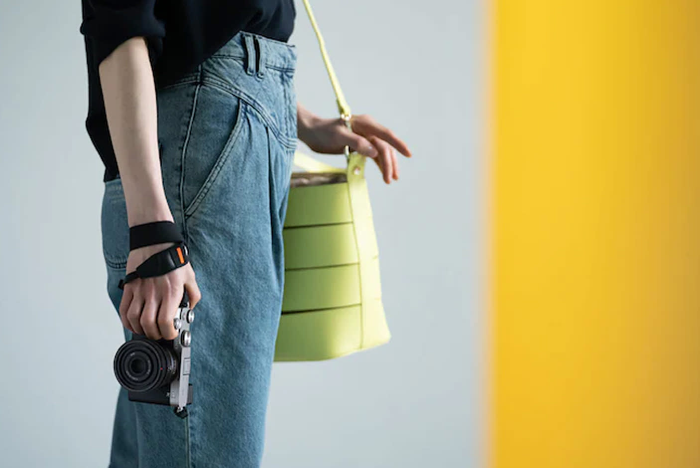 3747751-Tile-1-Sony-40mm-F25G