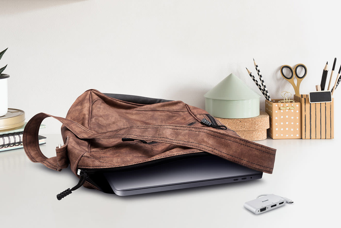 3776972-Tile-2-Dlink-3-in-1-adaptor-plugplay