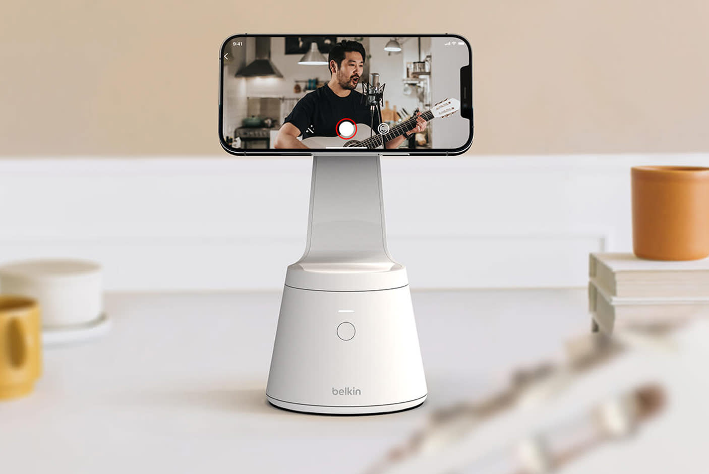 3778002-Tile-2-Magnetic-Movement-Tracking-Tripod-magsafe