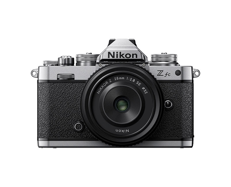 Nikon Miroorless Z fc kit με 28mm f/2.8