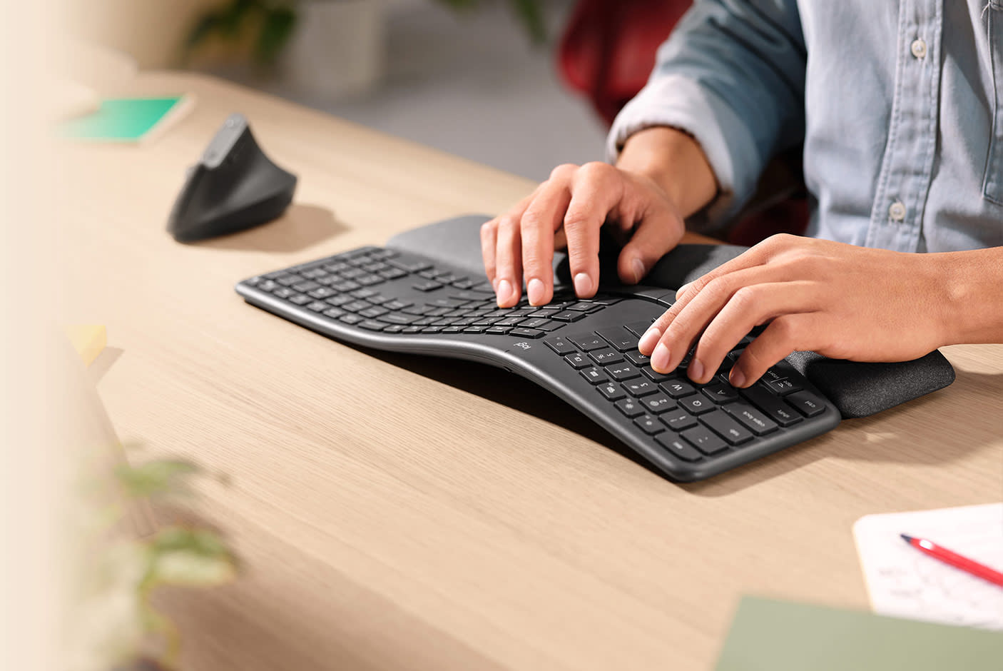 3803473-Tile-3-Logitech-Erg-K860-palms