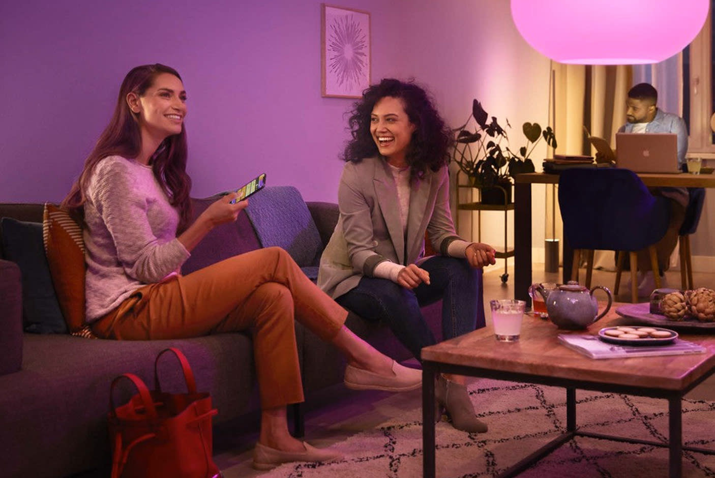 3608476-Tile-1-Philips-Hue-Liane