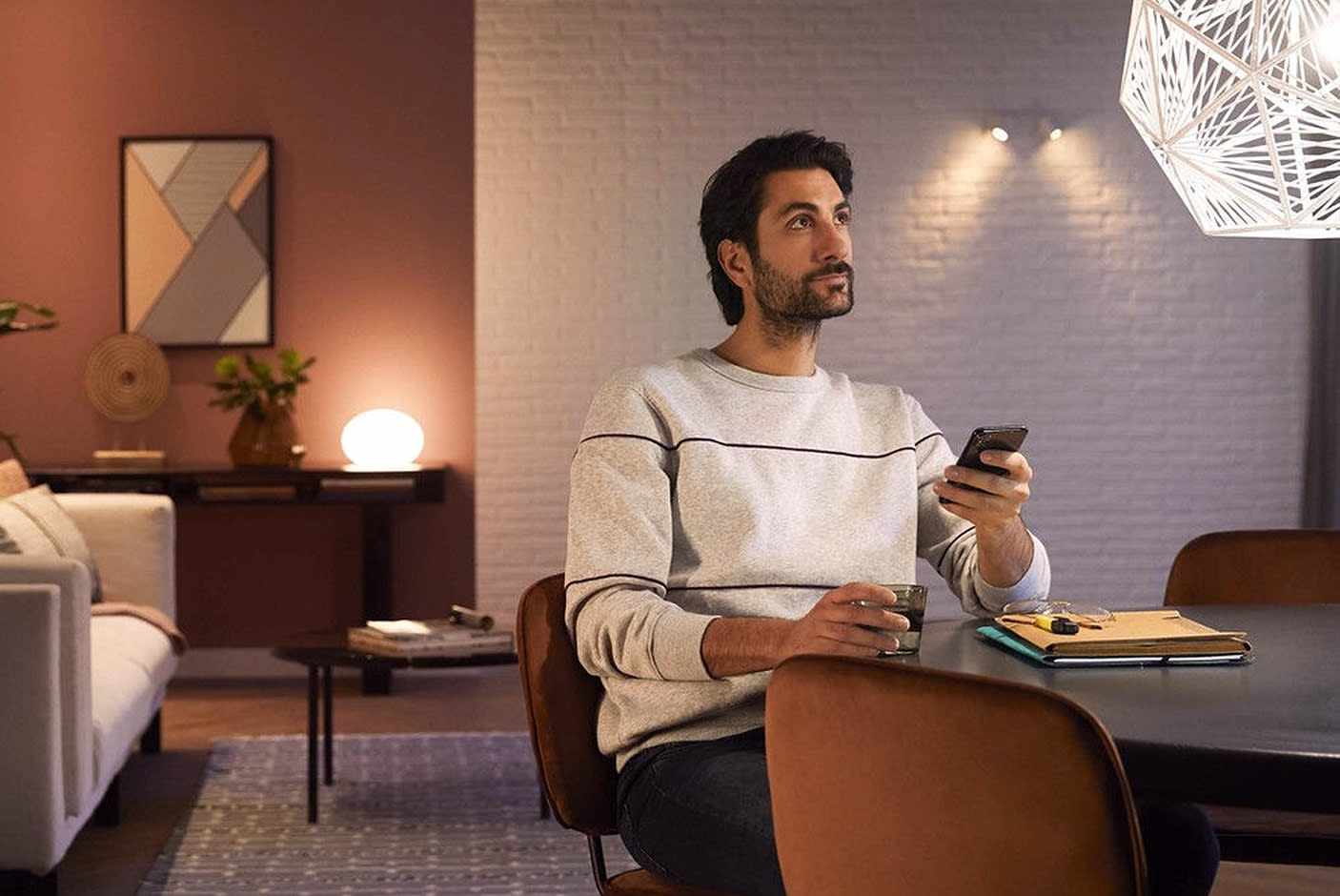 3608476-Tile-5-Philips-Hue-Liane