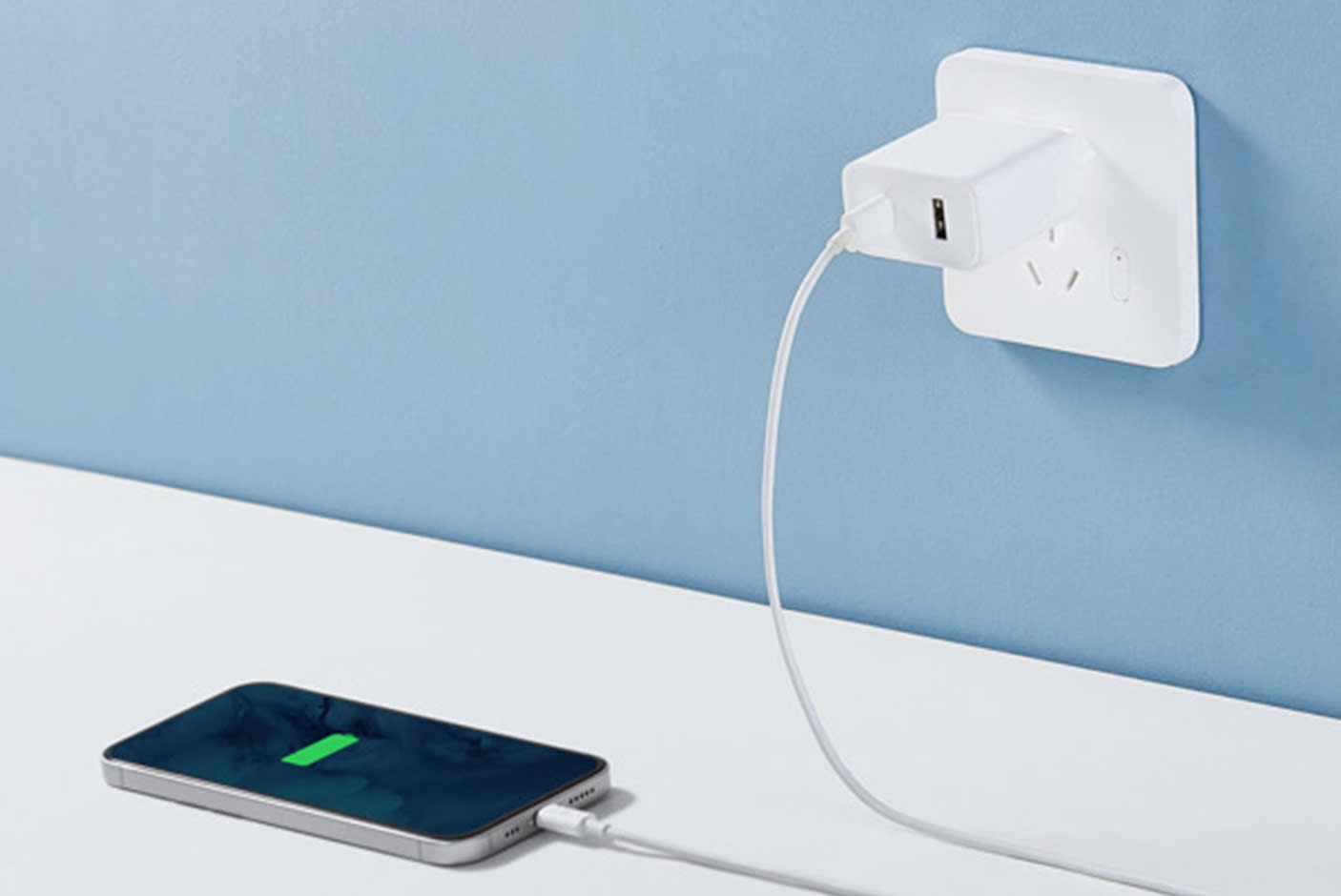 3852555-Tile-3-Mi-33W-Charger