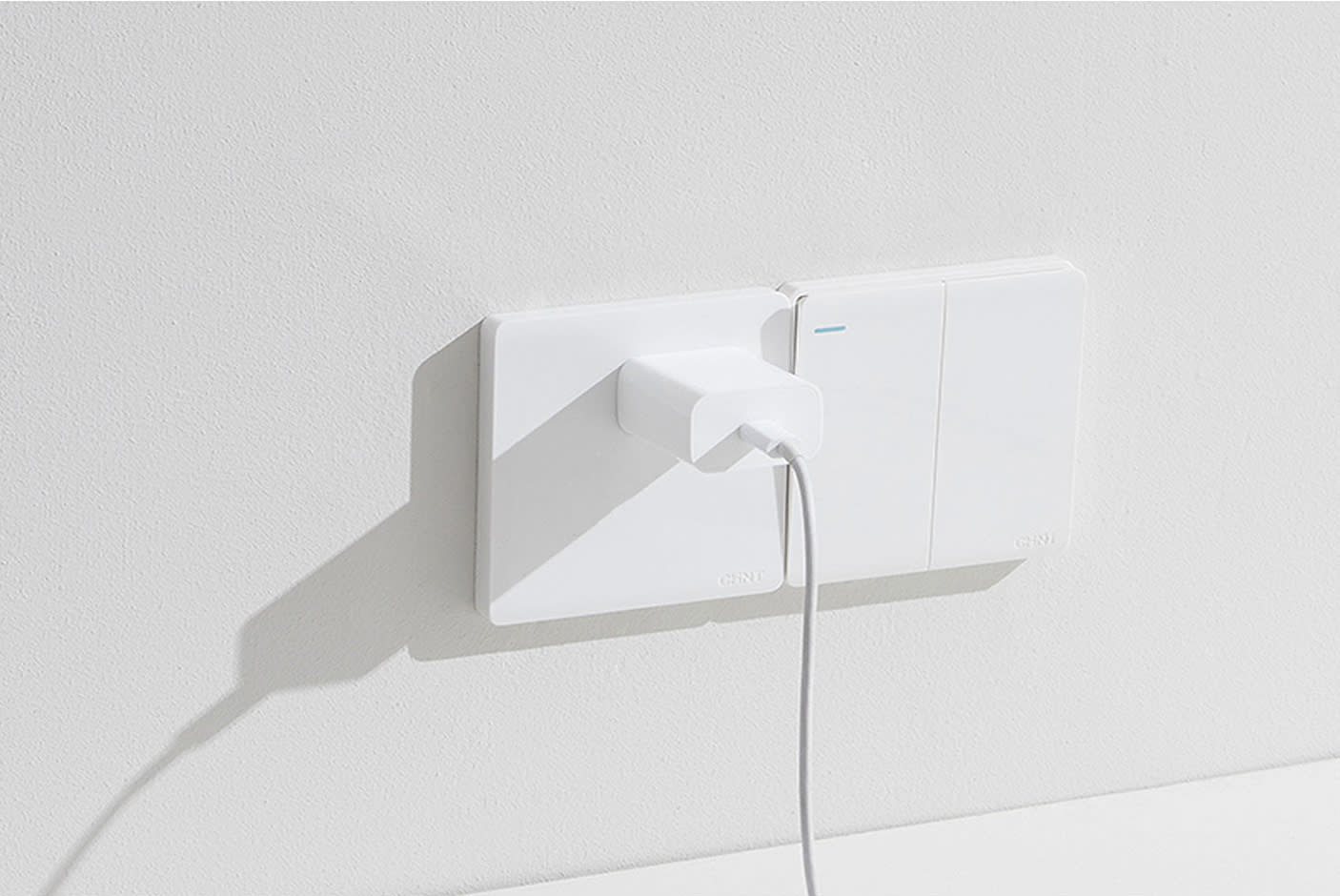 3852598-Tile-2-Mi-20W-Charger