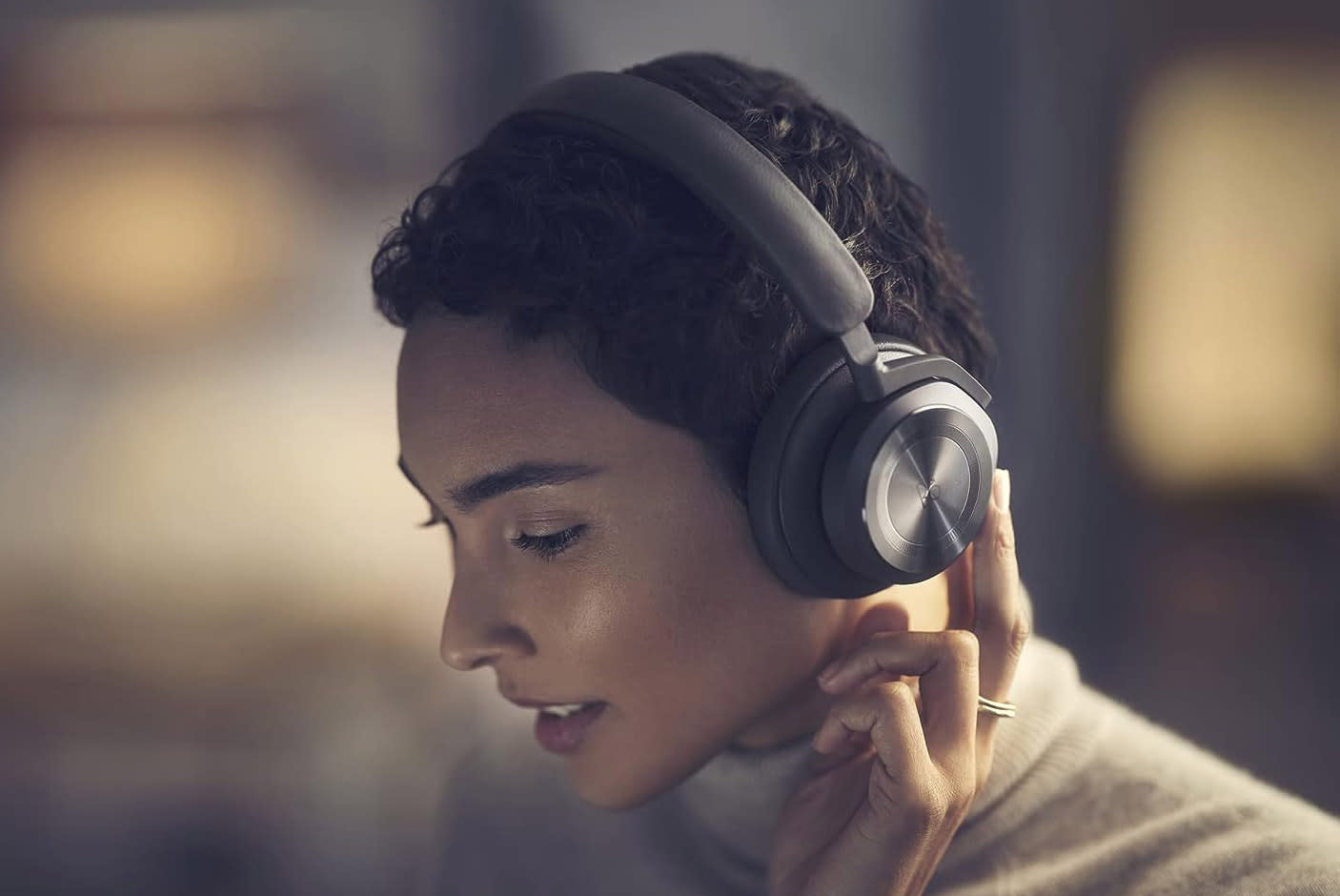 3852660-Tile-1-Versatile-Listening