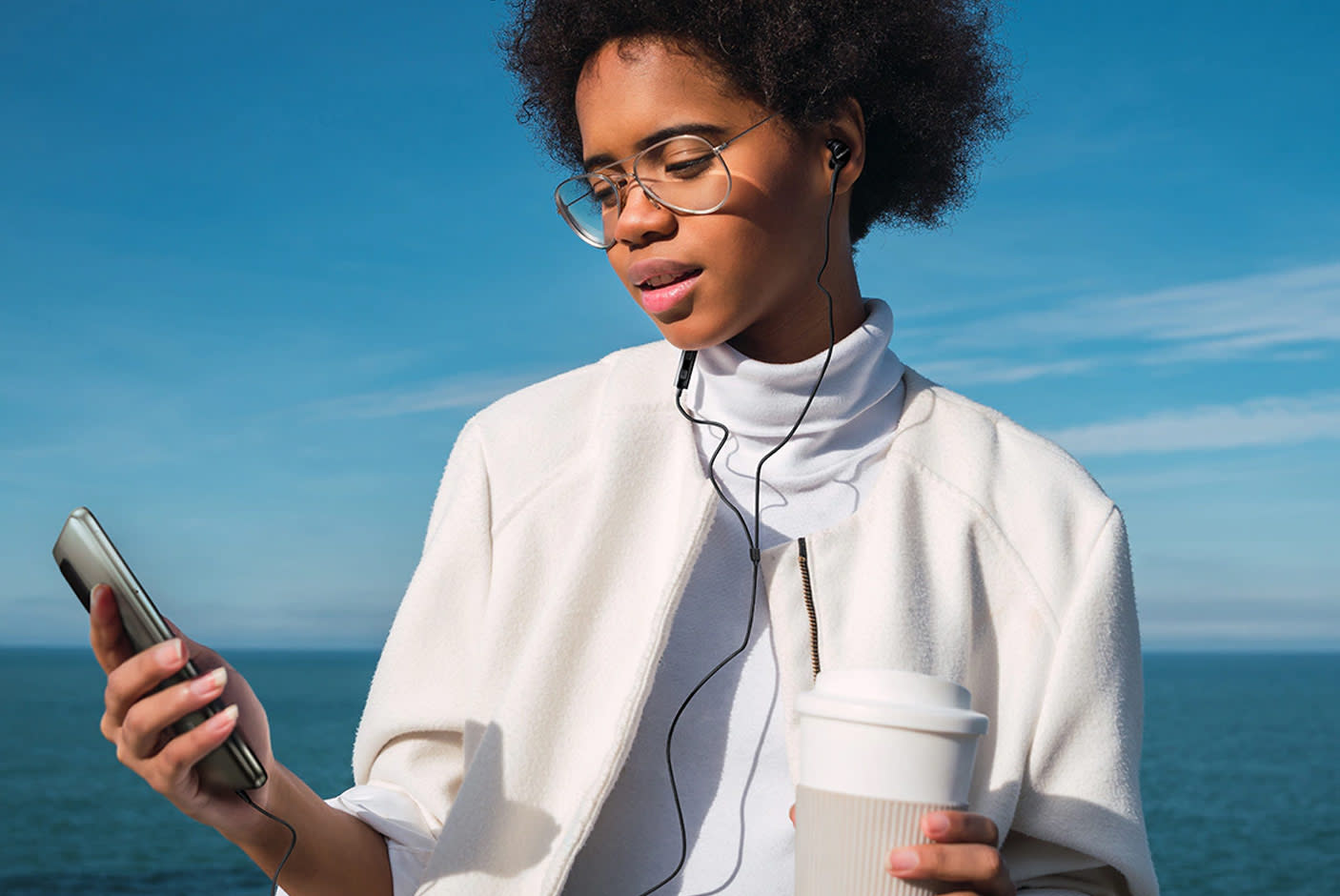 3886263-Tile-2-Samsung-wired-akg-comfort