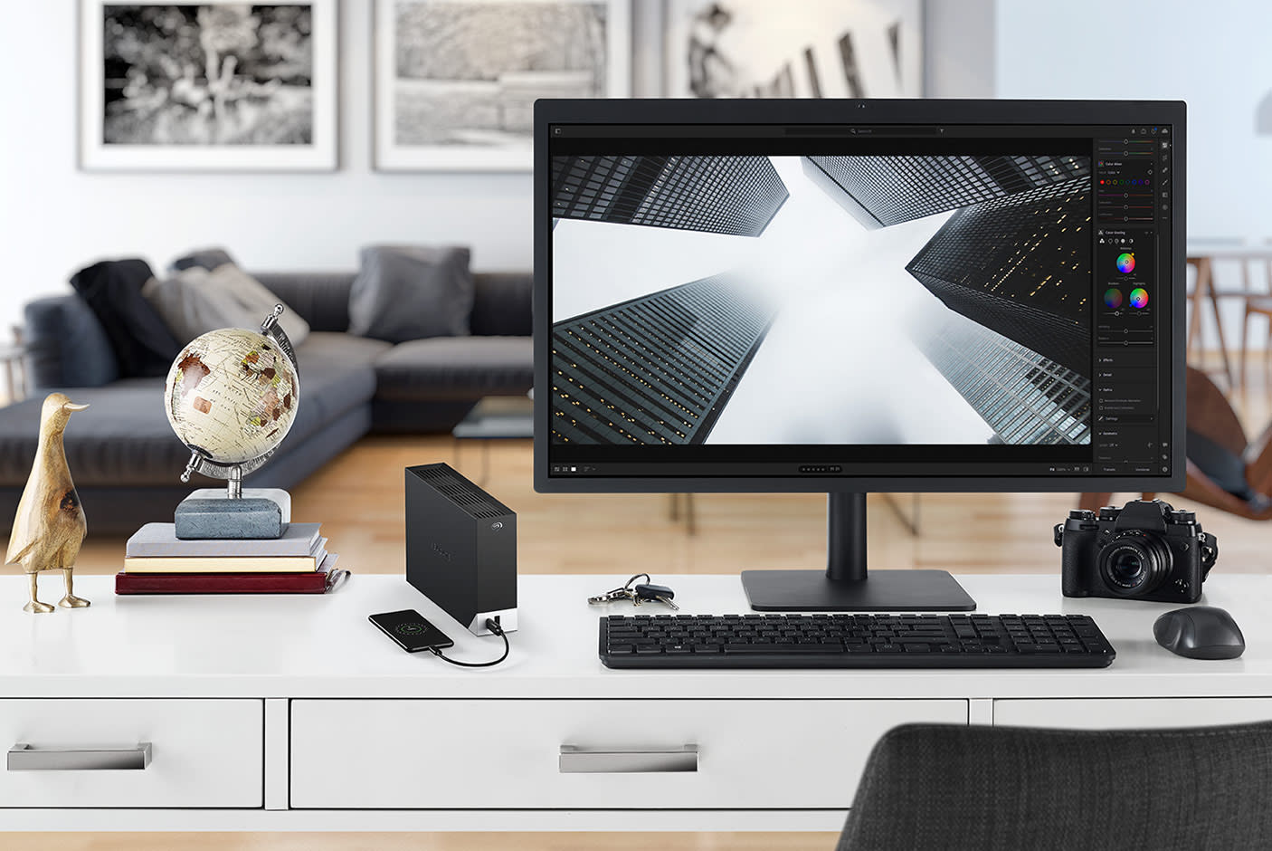 3898504-Tile-1-seagate-One-Touch-hub-charge