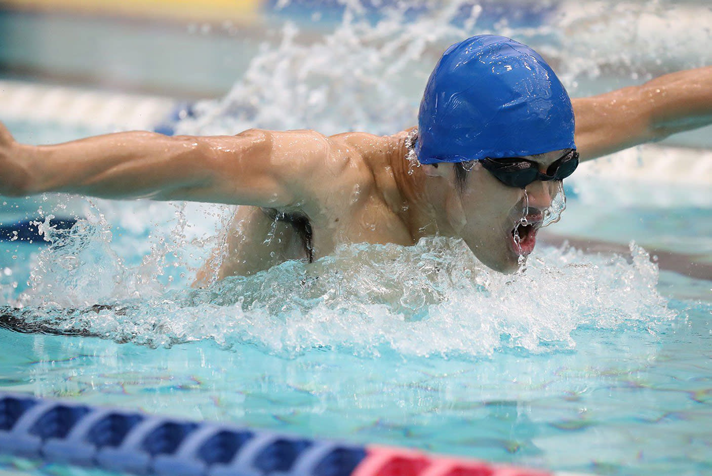 3900738-Tile-2-Canon-EF70-200mm-focus