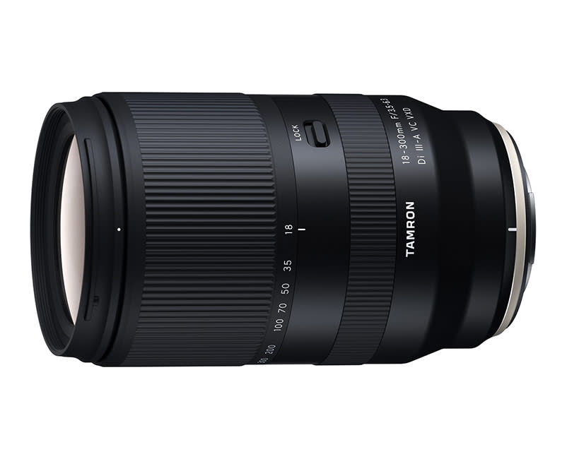 18-300mm F/3.5-6.3 DiIII-A VC VXD Fuji