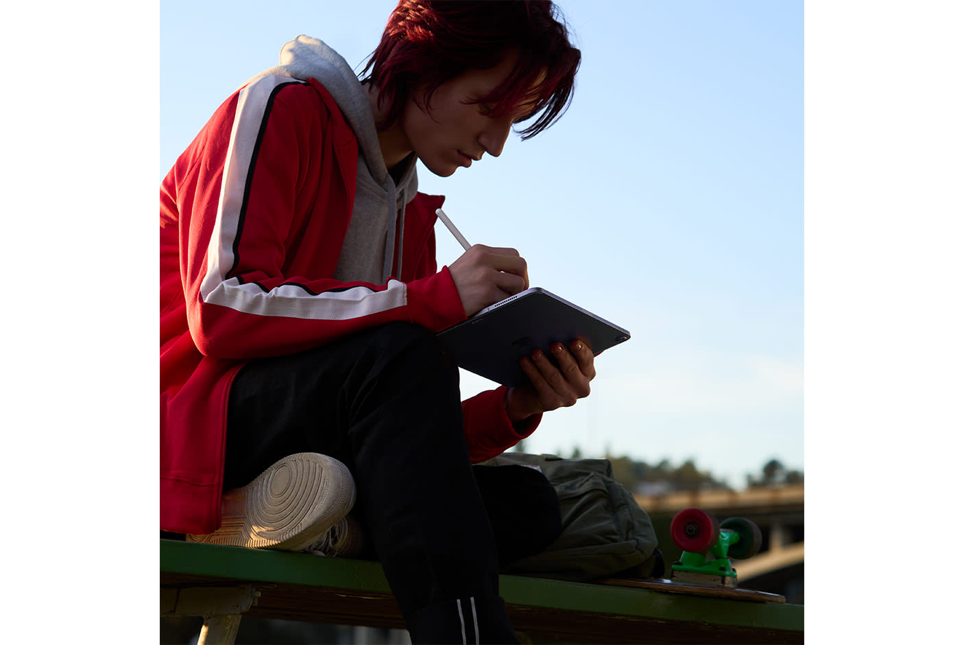 3938662-Tile-4-iPad-Air-M1