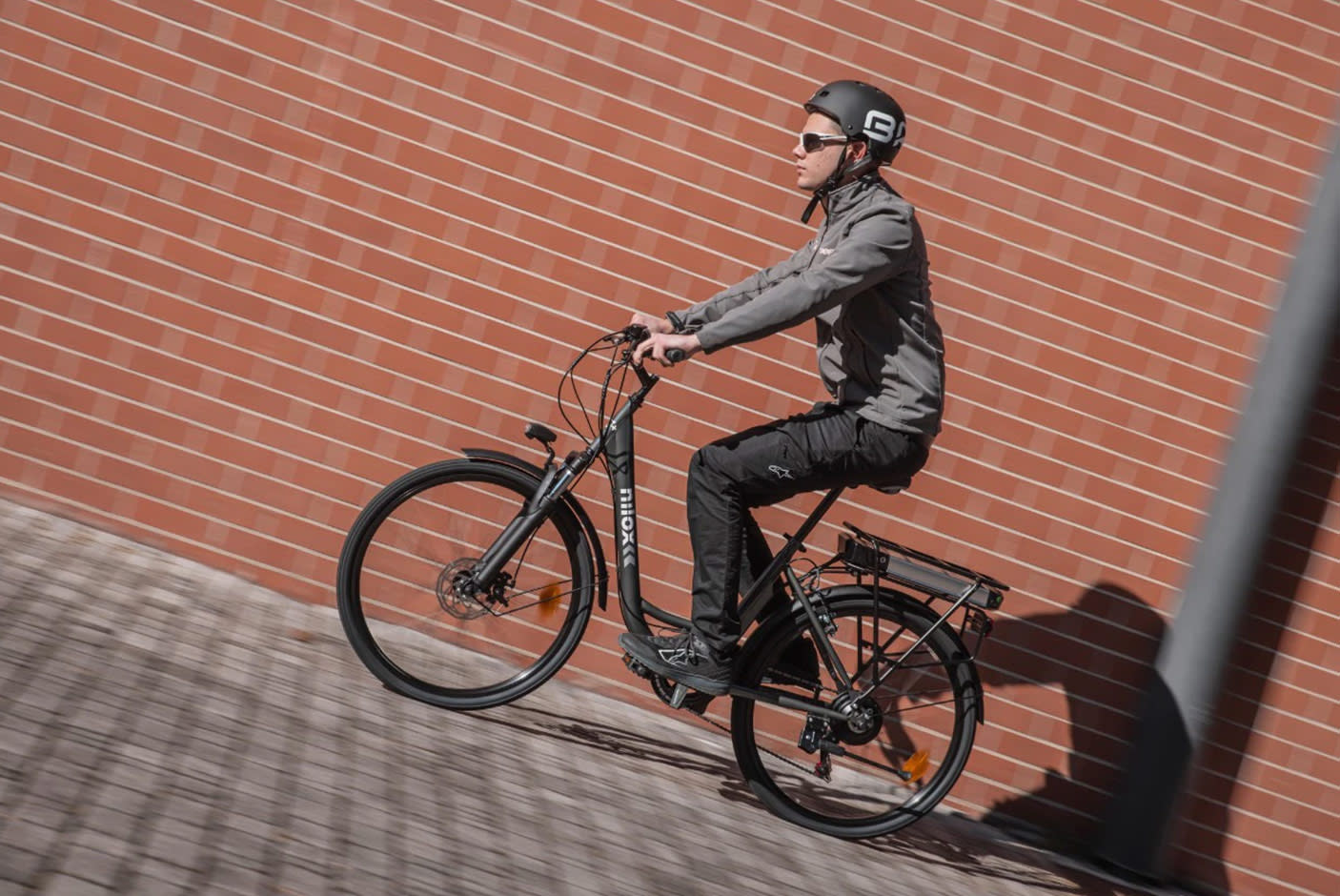 3967670-Tile-3-Nilox-J5-Plus