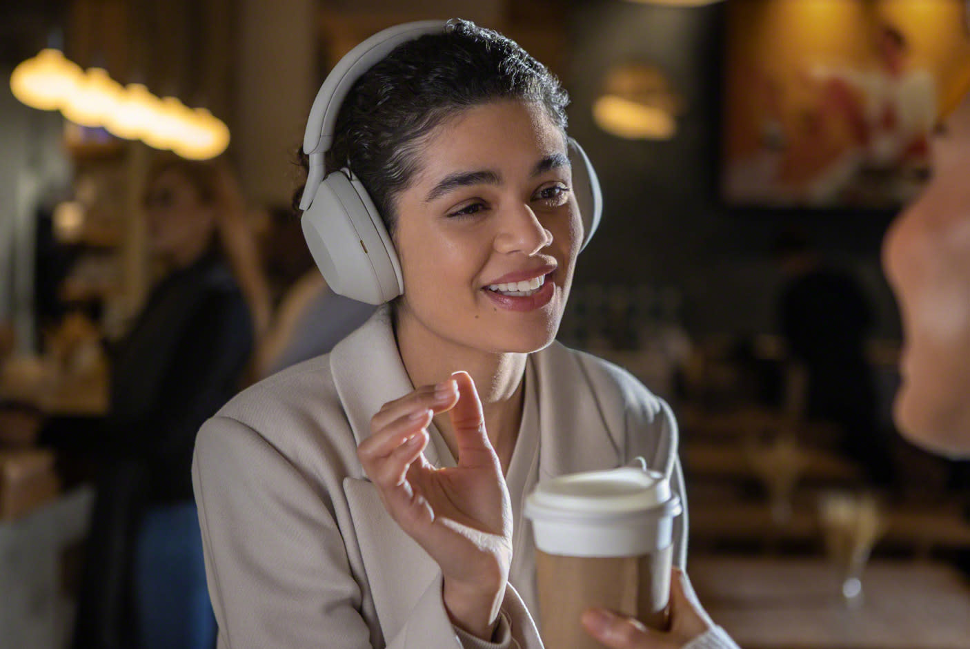 3996921-Tile-5-Sony-WH-1000XM5