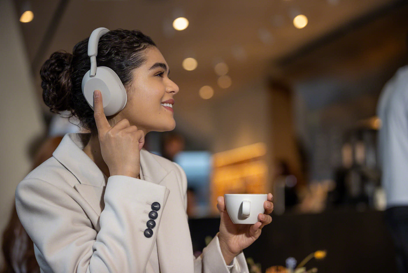 3996921-Tile-6-Sony-WH-1000XM5