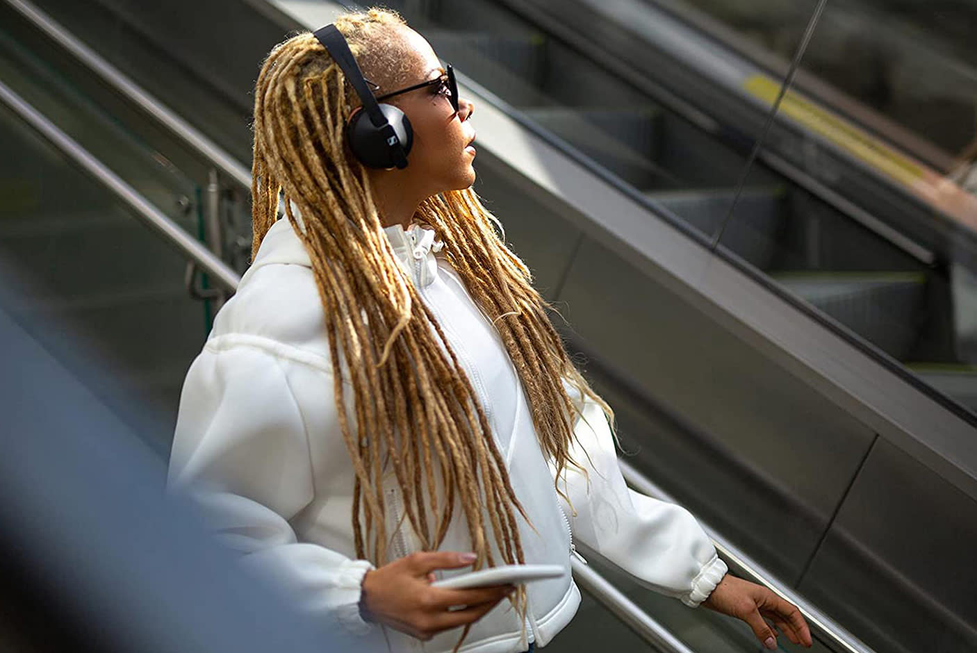 4003799-Tile-3-Sennheiser-HD-250BT