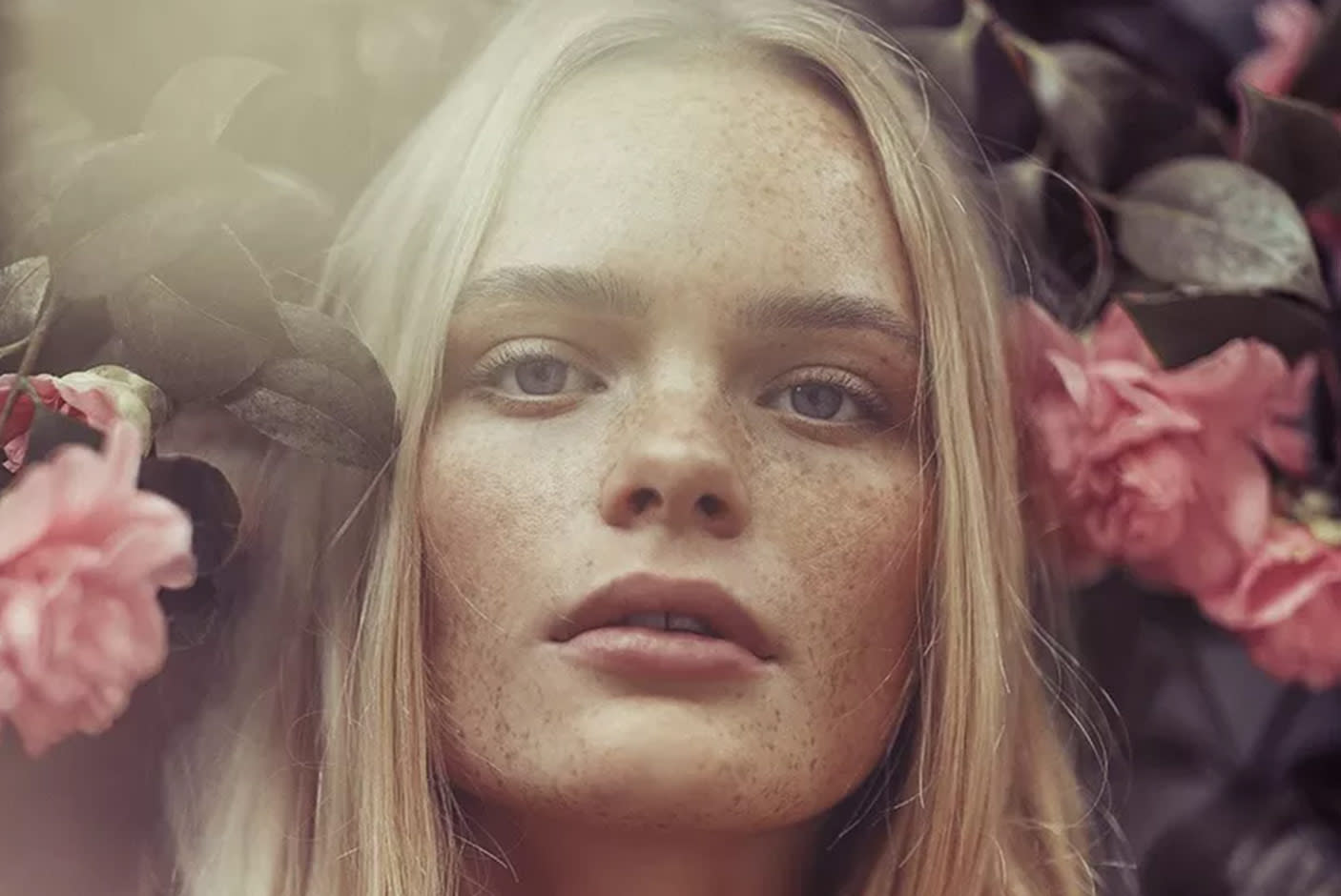 4033566-Tile-3-Canon-RF-85MM-F12L