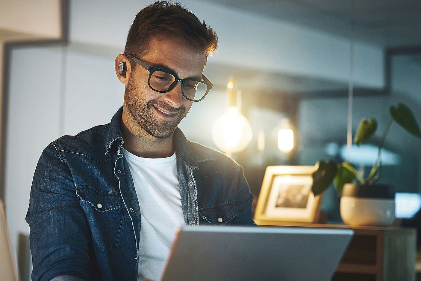 4039017-Tile-3-Creative-Outlier-Pro