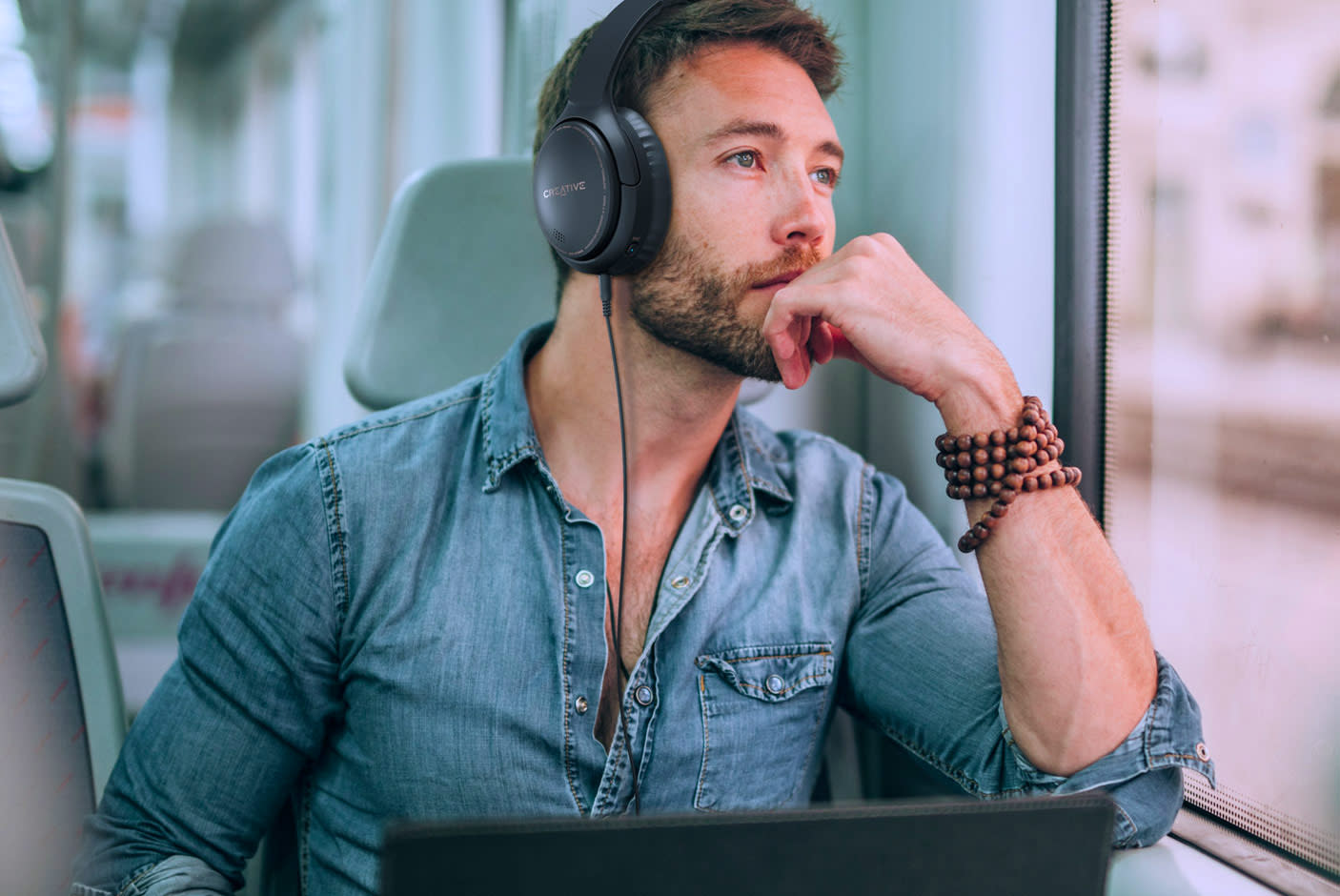 4031431-Tile-7-Creative-Zen-Hybrid-BLK