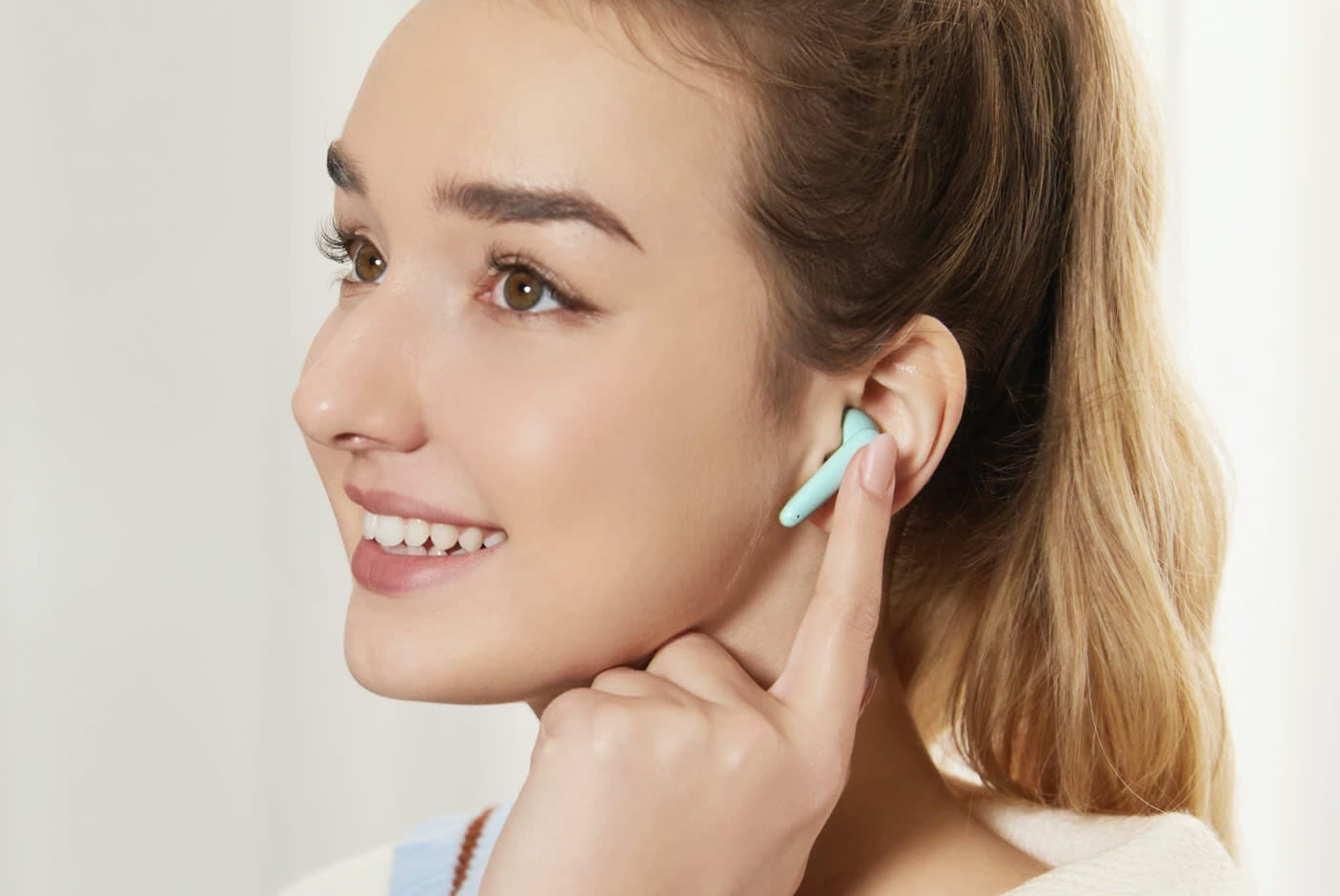 4049128-Tile-1-Freebuds-SE-lightweight