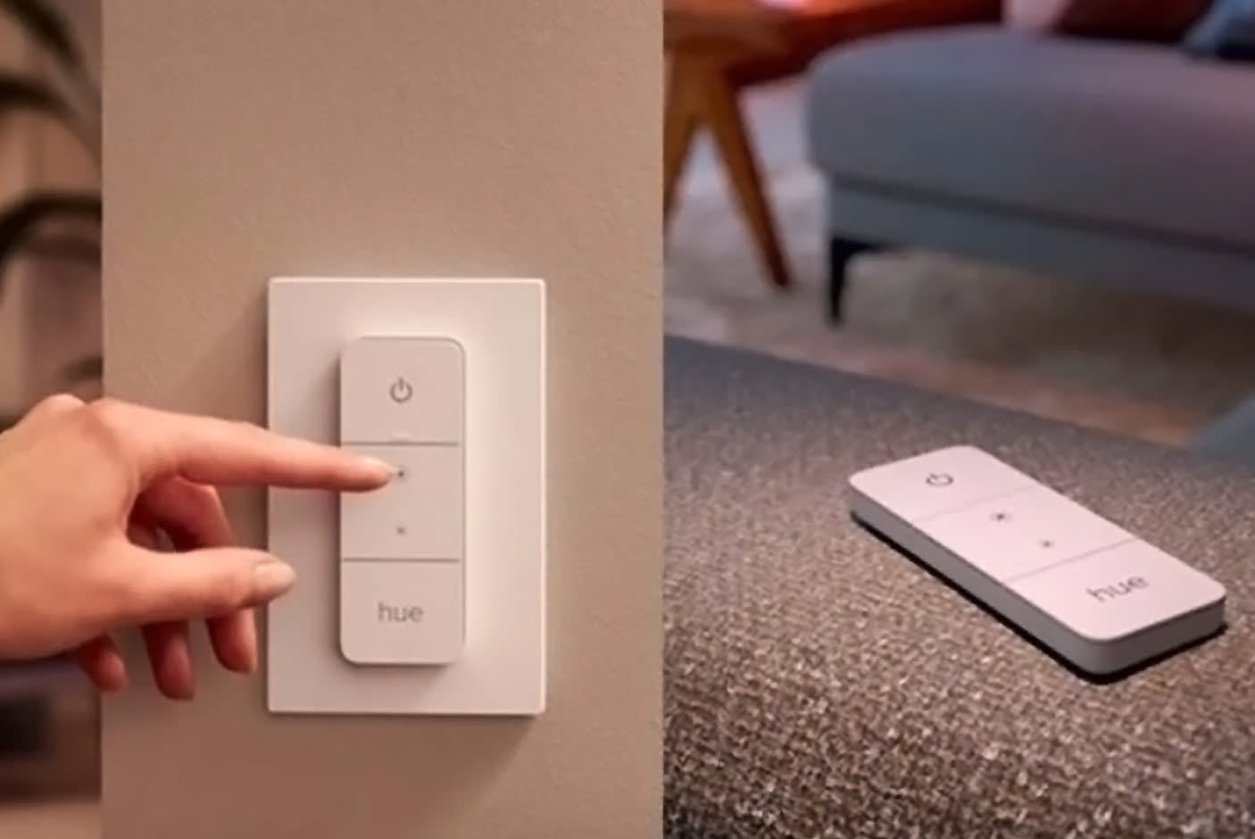 4090977-Tile-2-Philips-Hue-Wall-Lamp-White