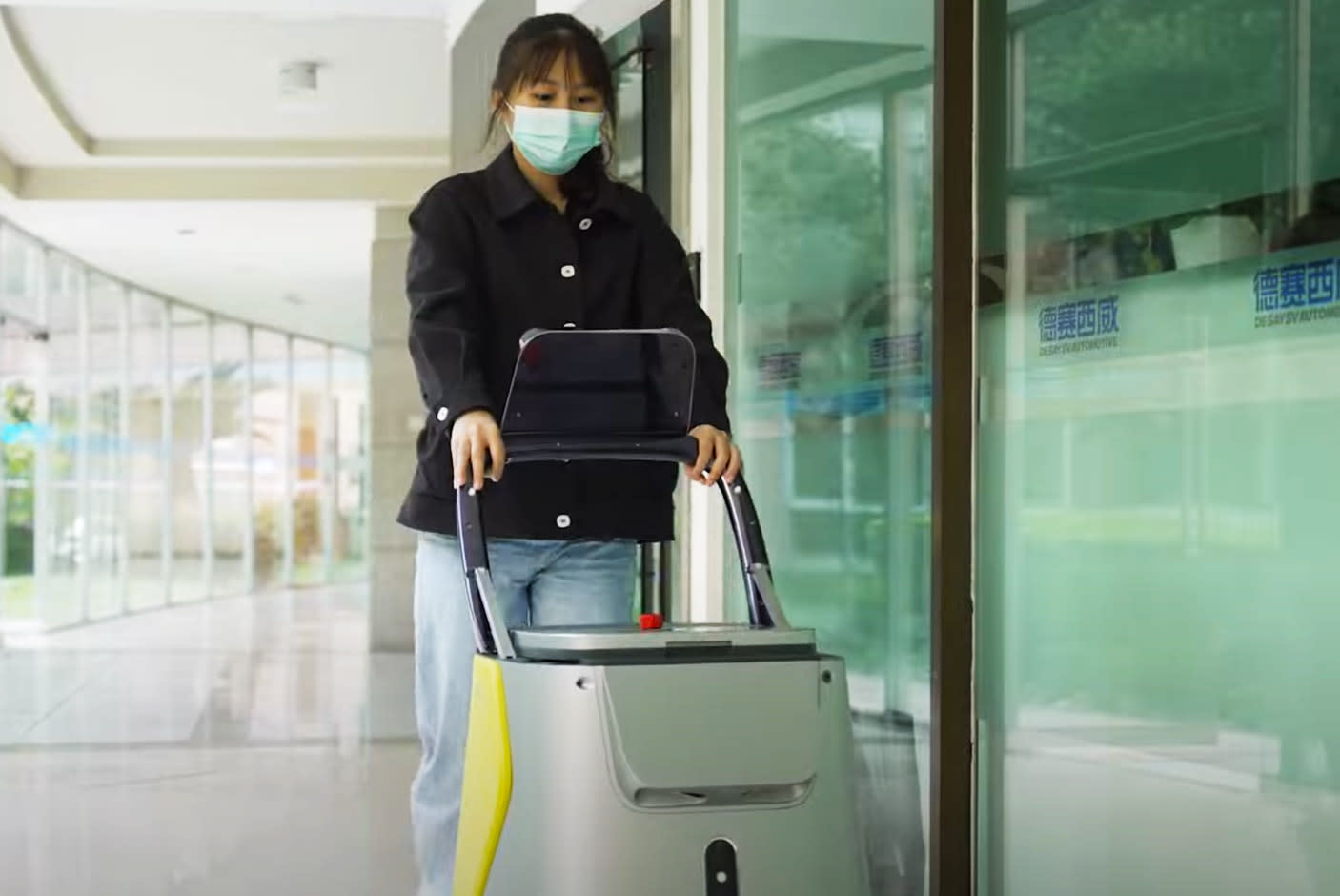 4105605-Tile-2-Extendable-Steering-Handle