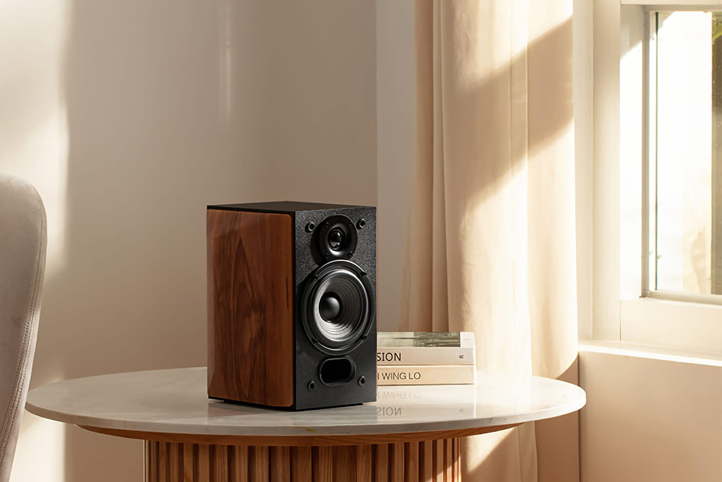 4125517-Tile-1-Edifier-R1380T-digital