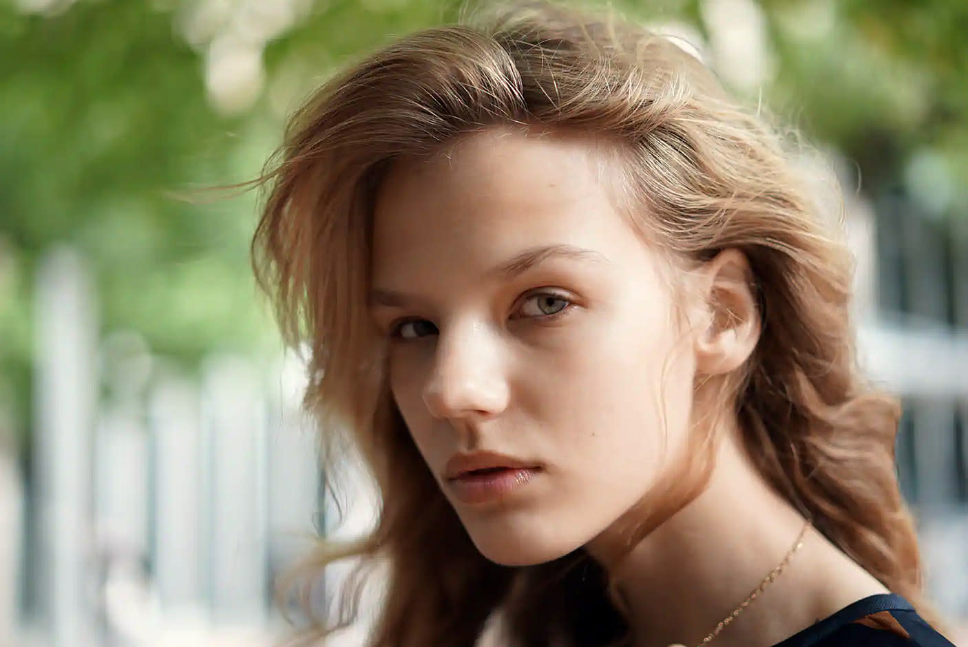 4128575-Tile-2-Sony-Zeiss-Design